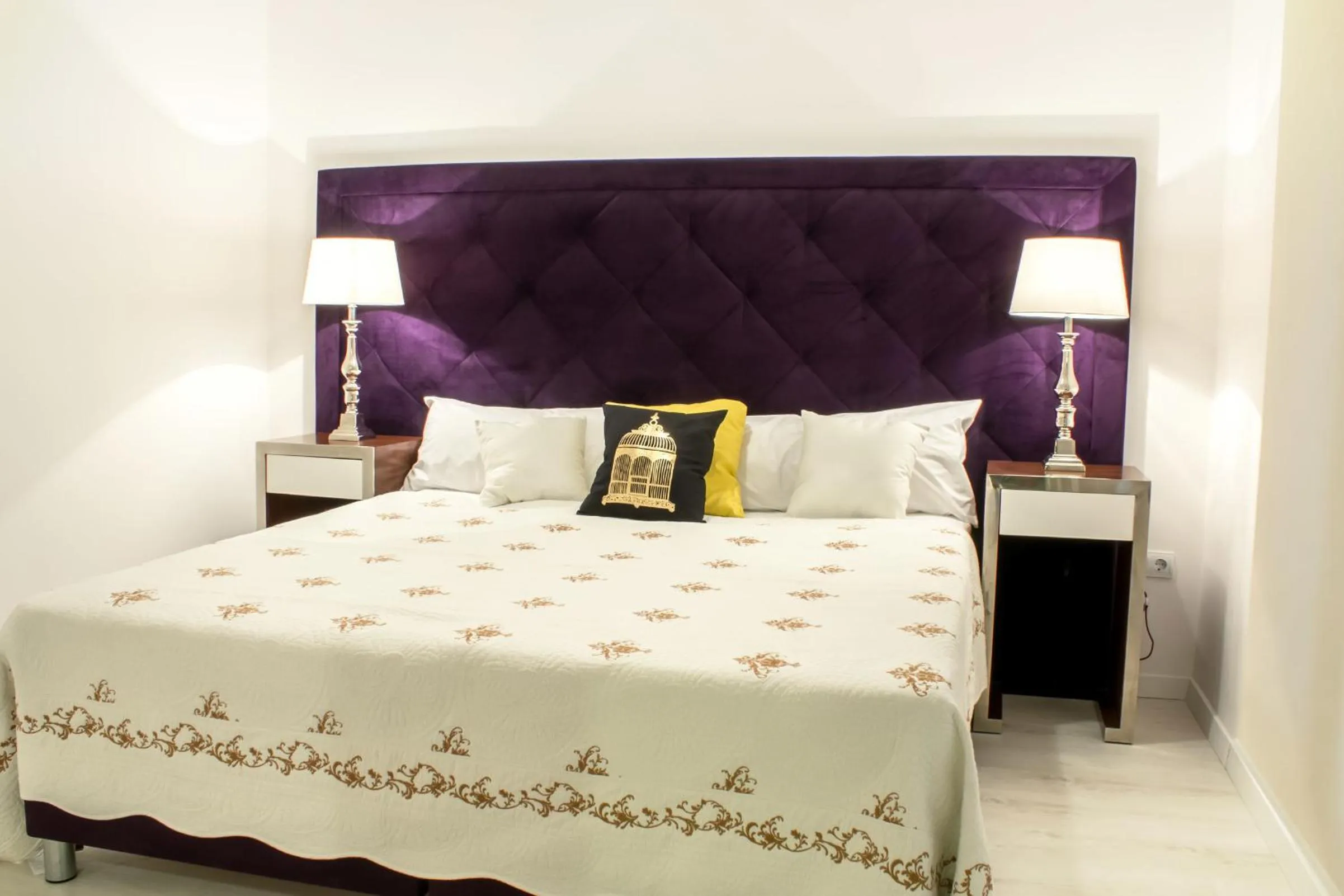 Bed in Santa Cruz Apartments