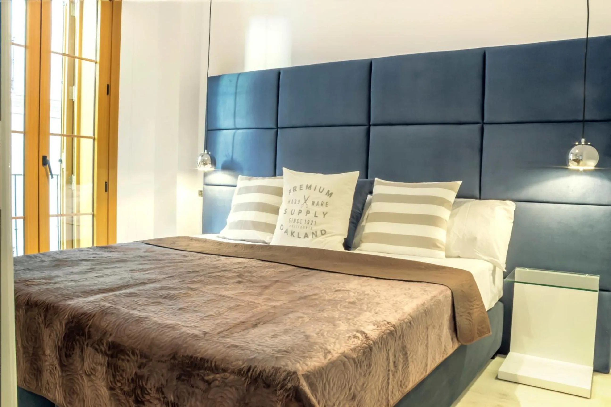 Bed in Santa Cruz Apartments