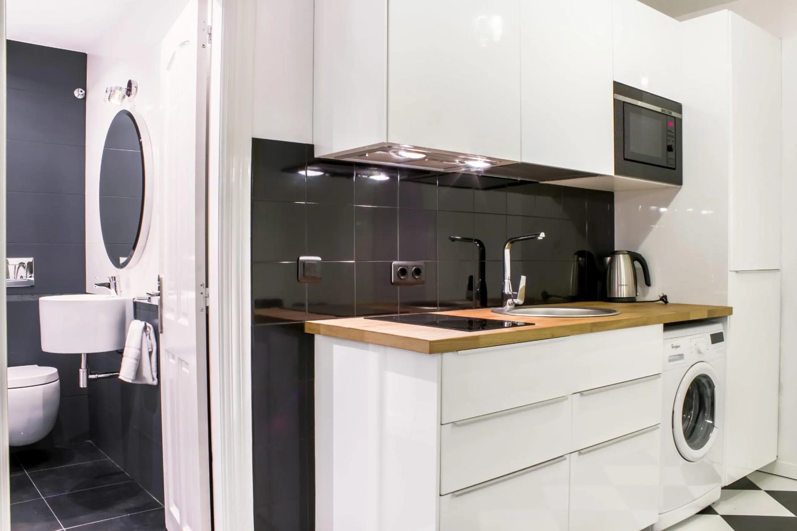 Shower in Santa Cruz Apartments