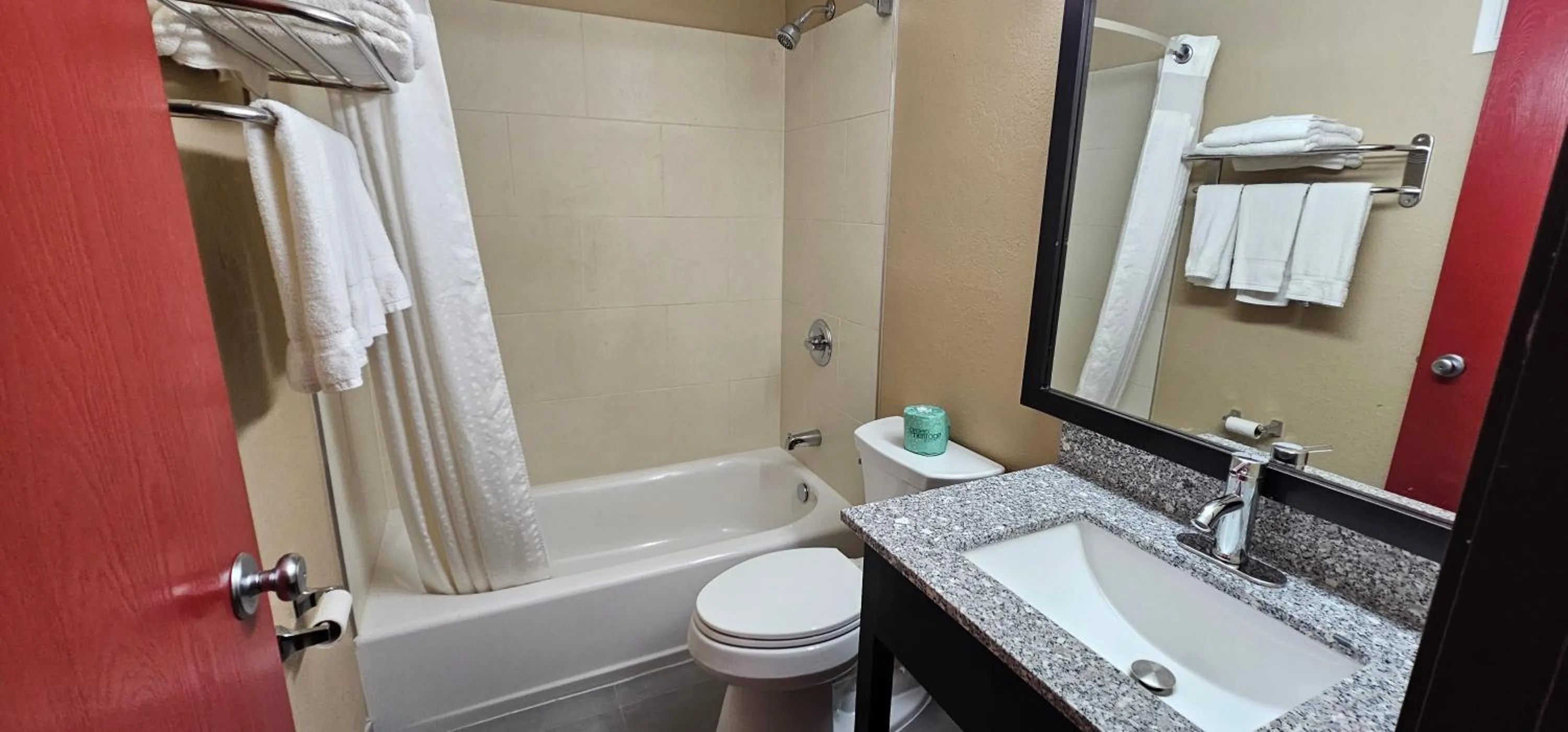Double Room with Private Bathroom in Gardner Inn