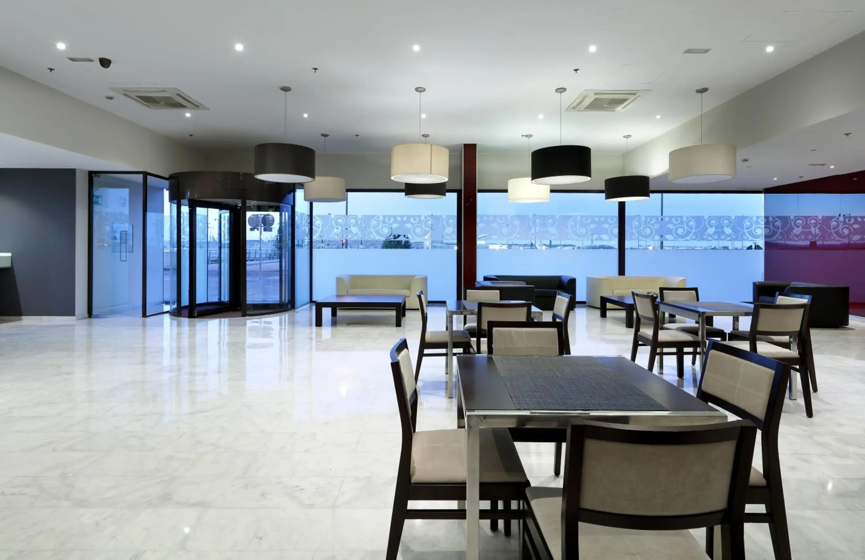 Lounge or bar in Eurostars Zaragoza Lounge or bar in Eurostars Zaragoza