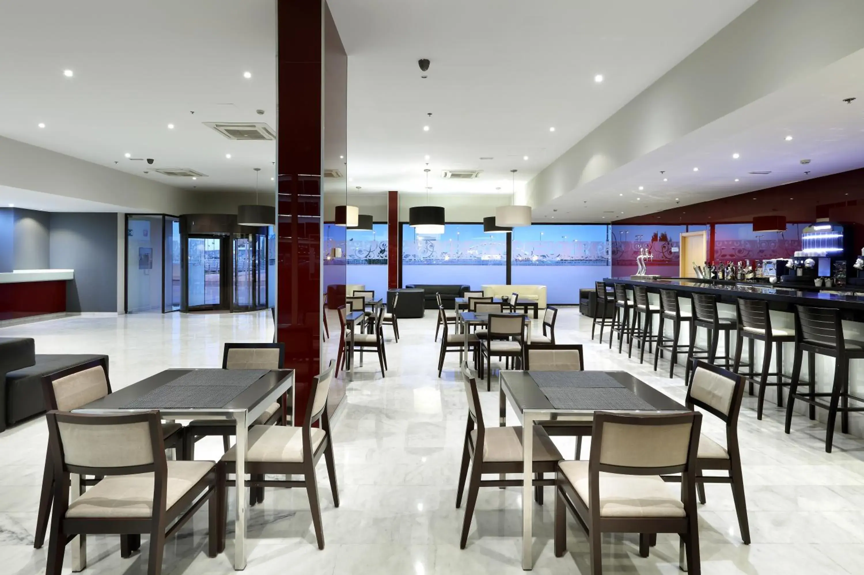 Lounge or bar in Eurostars Zaragoza Lounge or bar in Eurostars Zaragoza