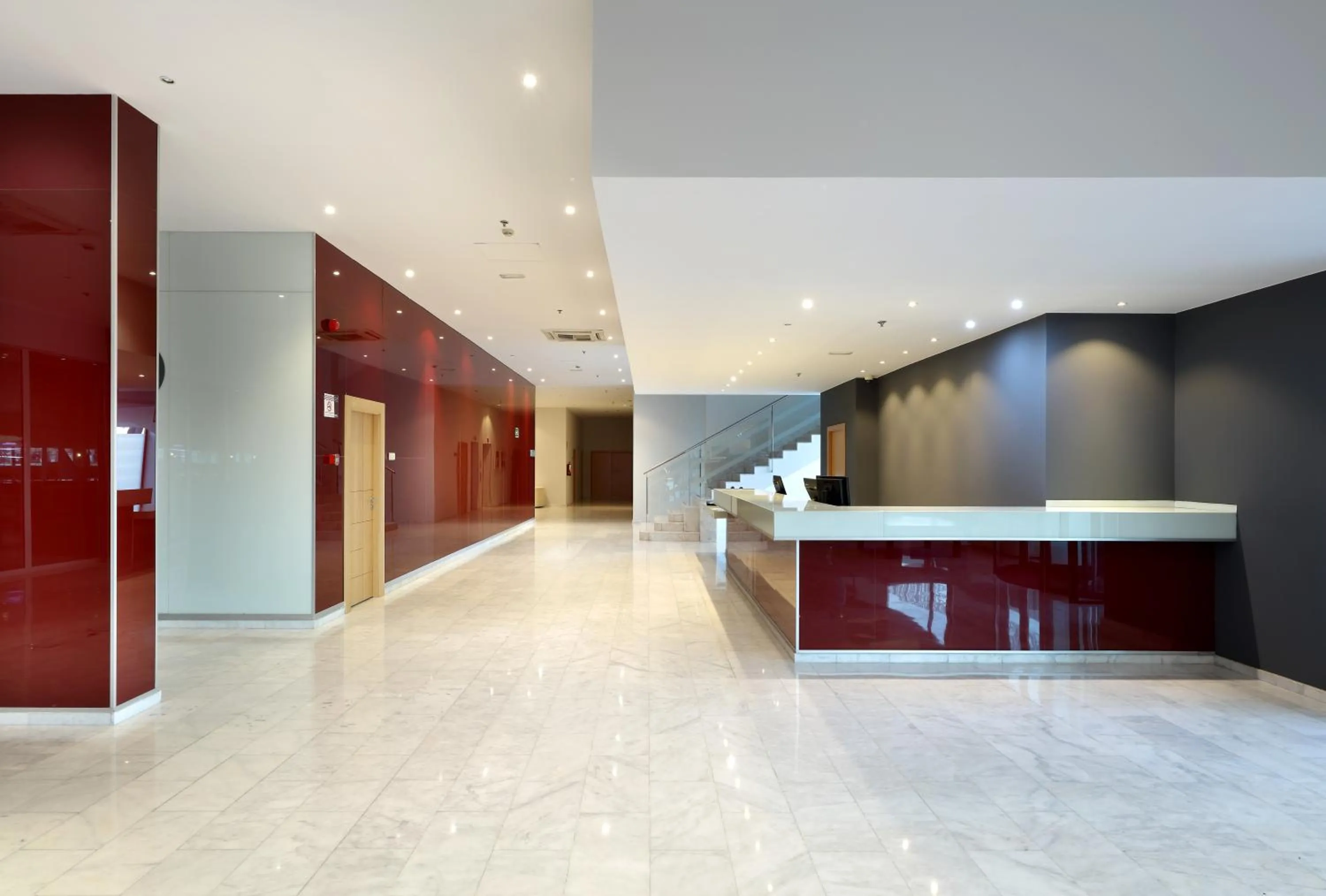 Lobby or reception in Eurostars Zaragoza