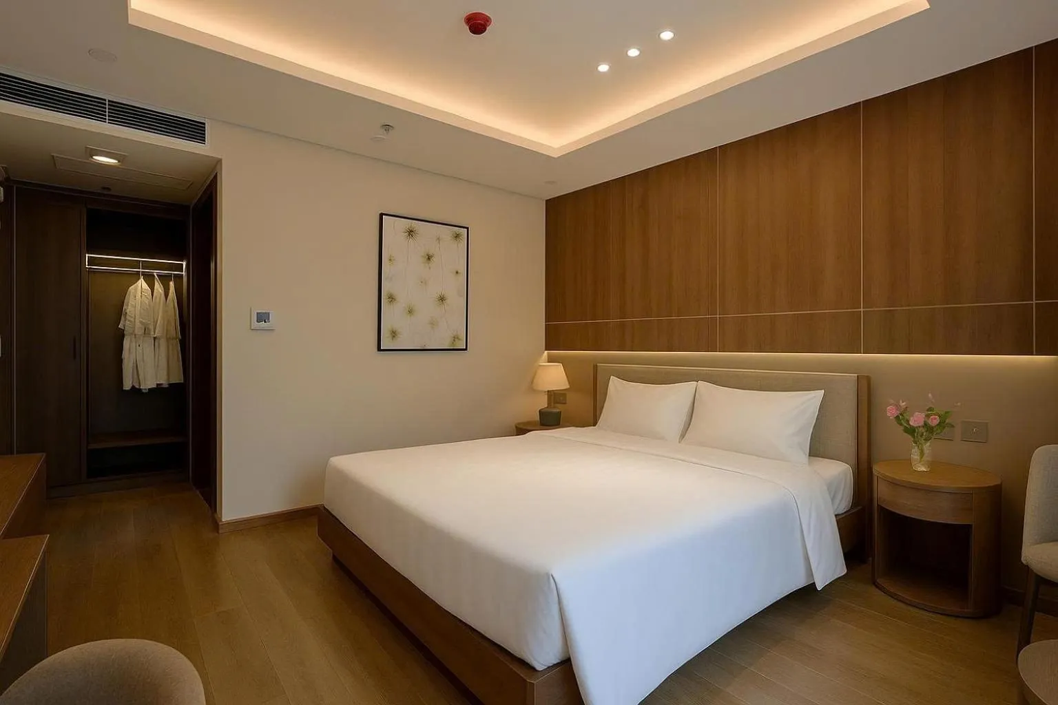 Photo of the whole room, Bed in Nature Hotel - Lac Long Quan