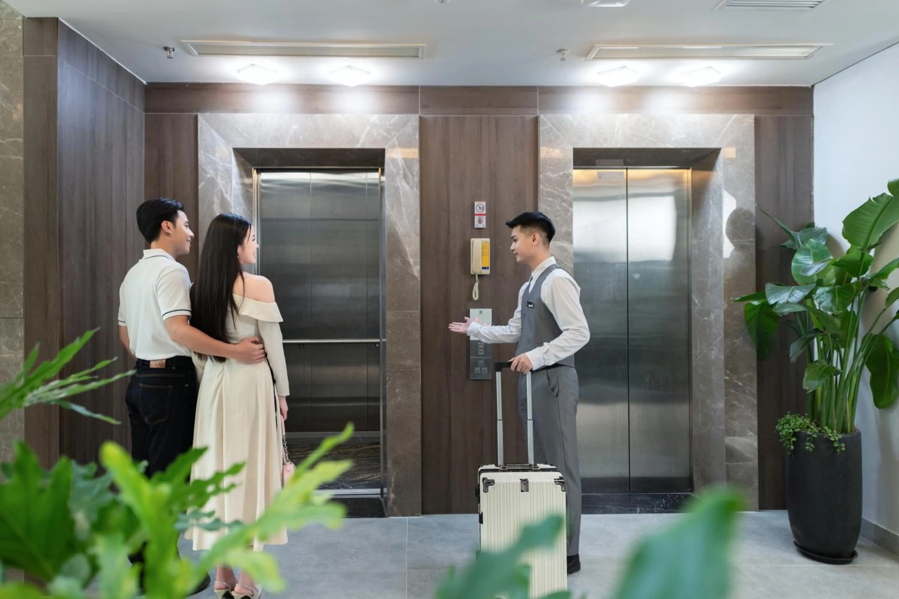 Staff in Nature Hotel - Lac Long Quan