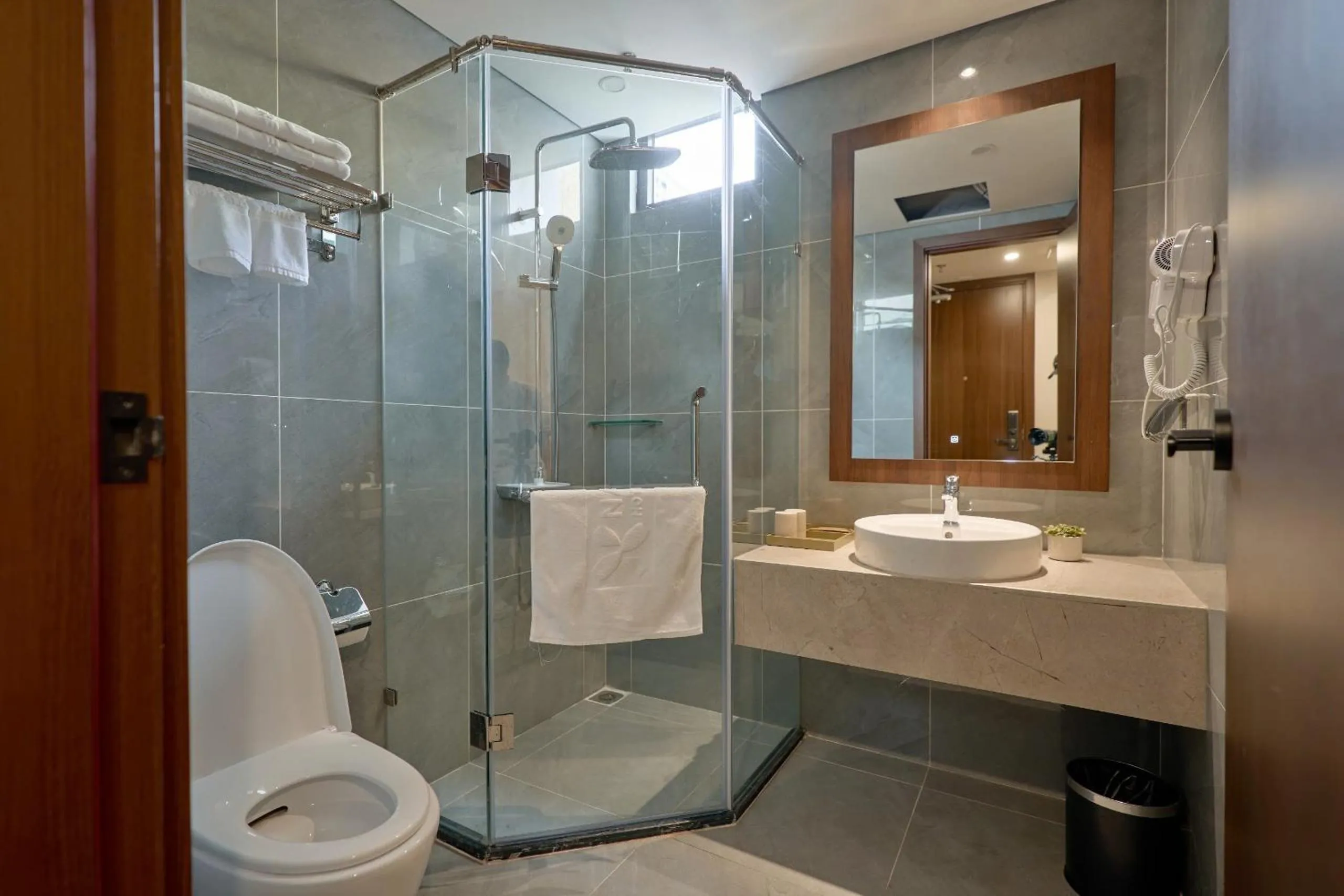 Shower in Nature Hotel - Lac Long Quan