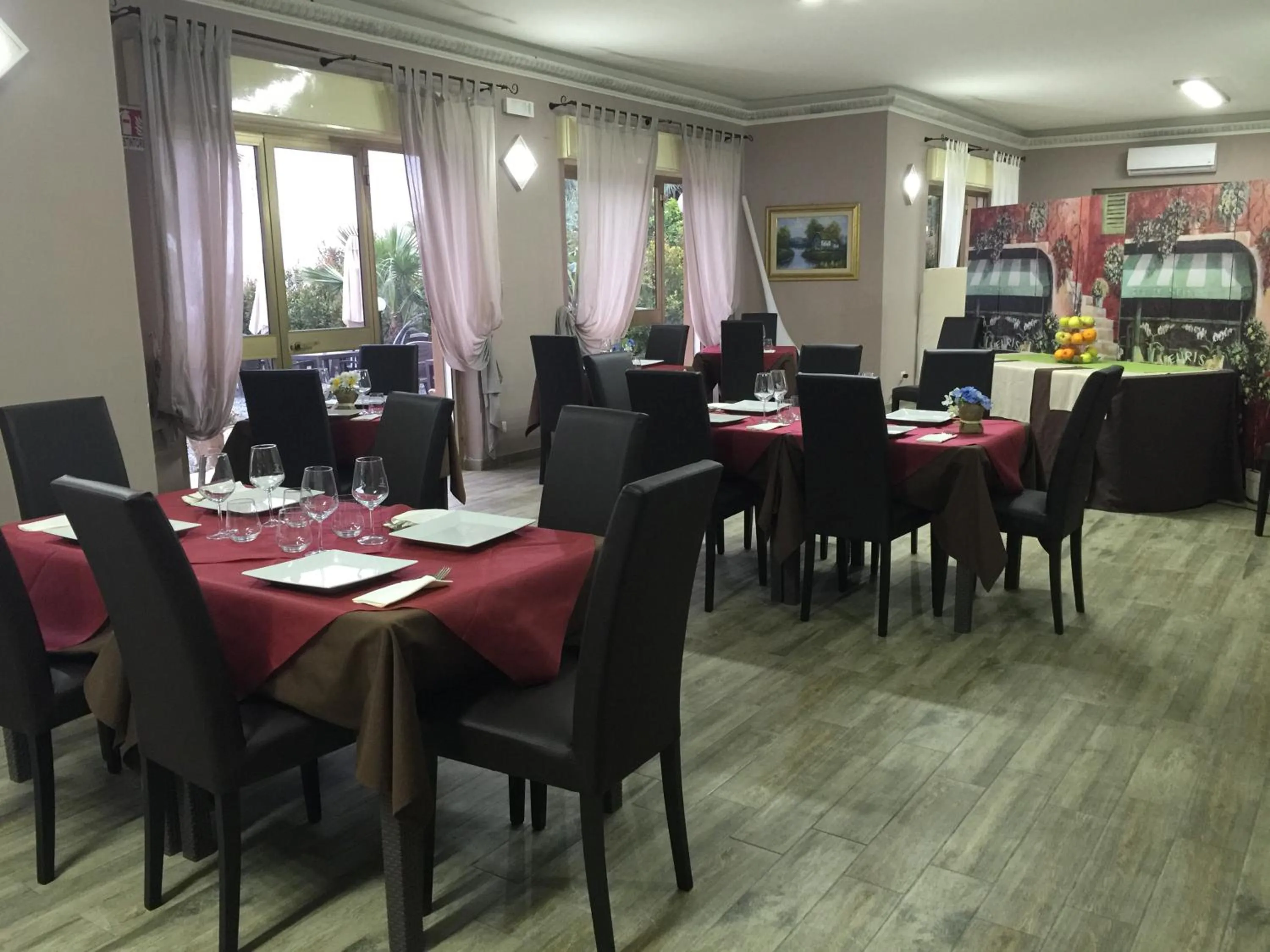 Restaurant/places to eat in ChrisMare Hotel