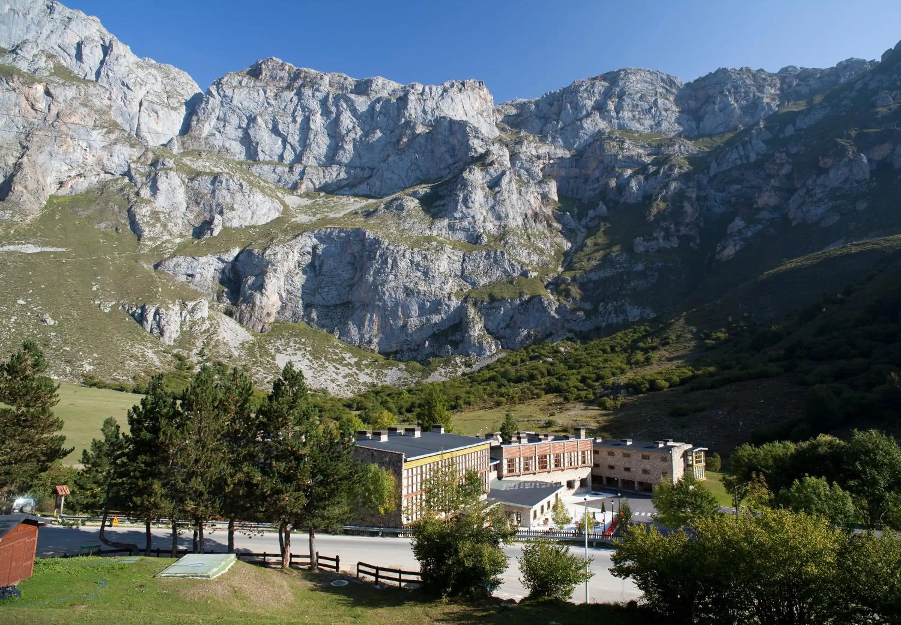Facade/entrance in Parador de Fuente Dé Facade/entrance in Parador de Fuente Dé