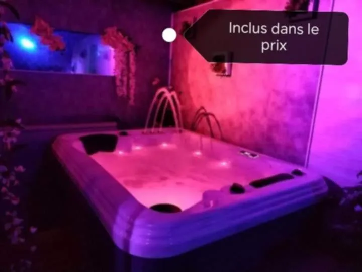 Hot Tub in A l'Orée du Parc
