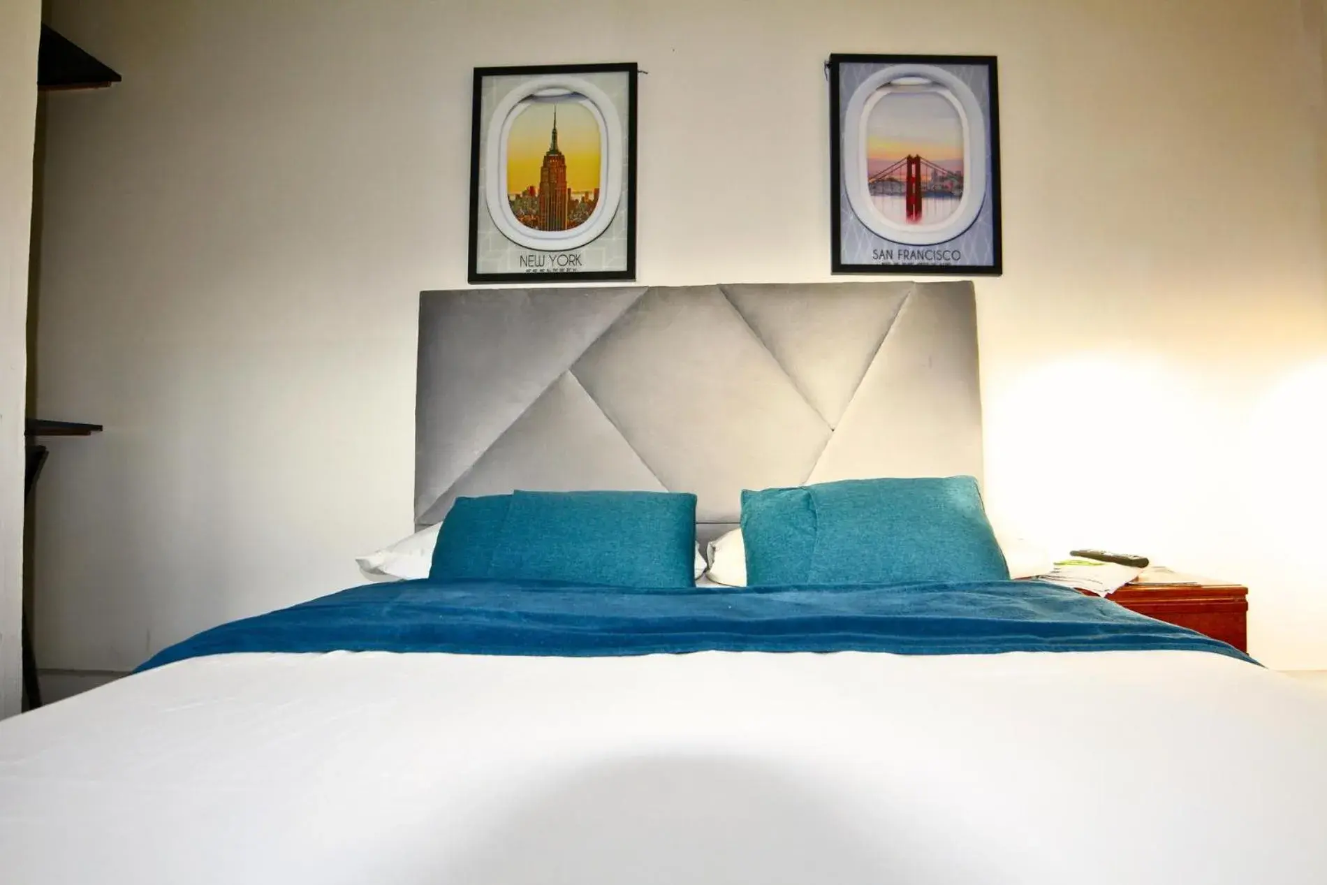 Single Room with Bathroom - single occupancy in Hotel Bogota Home Single Room with Bathroom - single occupancy in Hotel Bogota Home