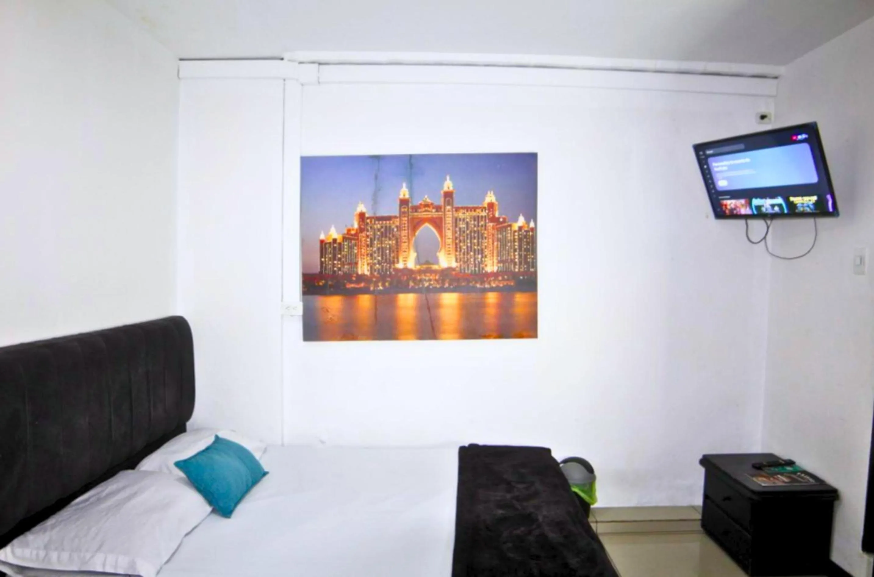 Double Room with Private Bathroom - single occupancy in Hotel Bogota Home