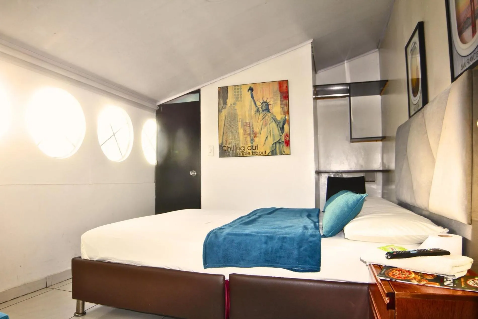 Single Room with Bathroom - single occupancy in Hotel Bogota Home