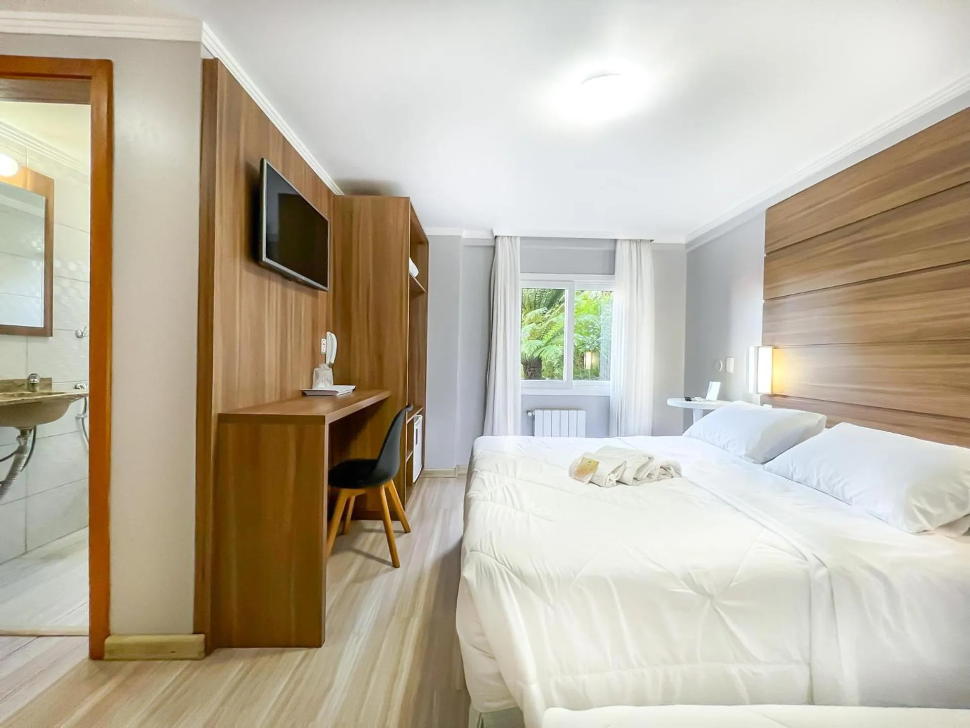 TV and multimedia, Bed in Pousada Viena