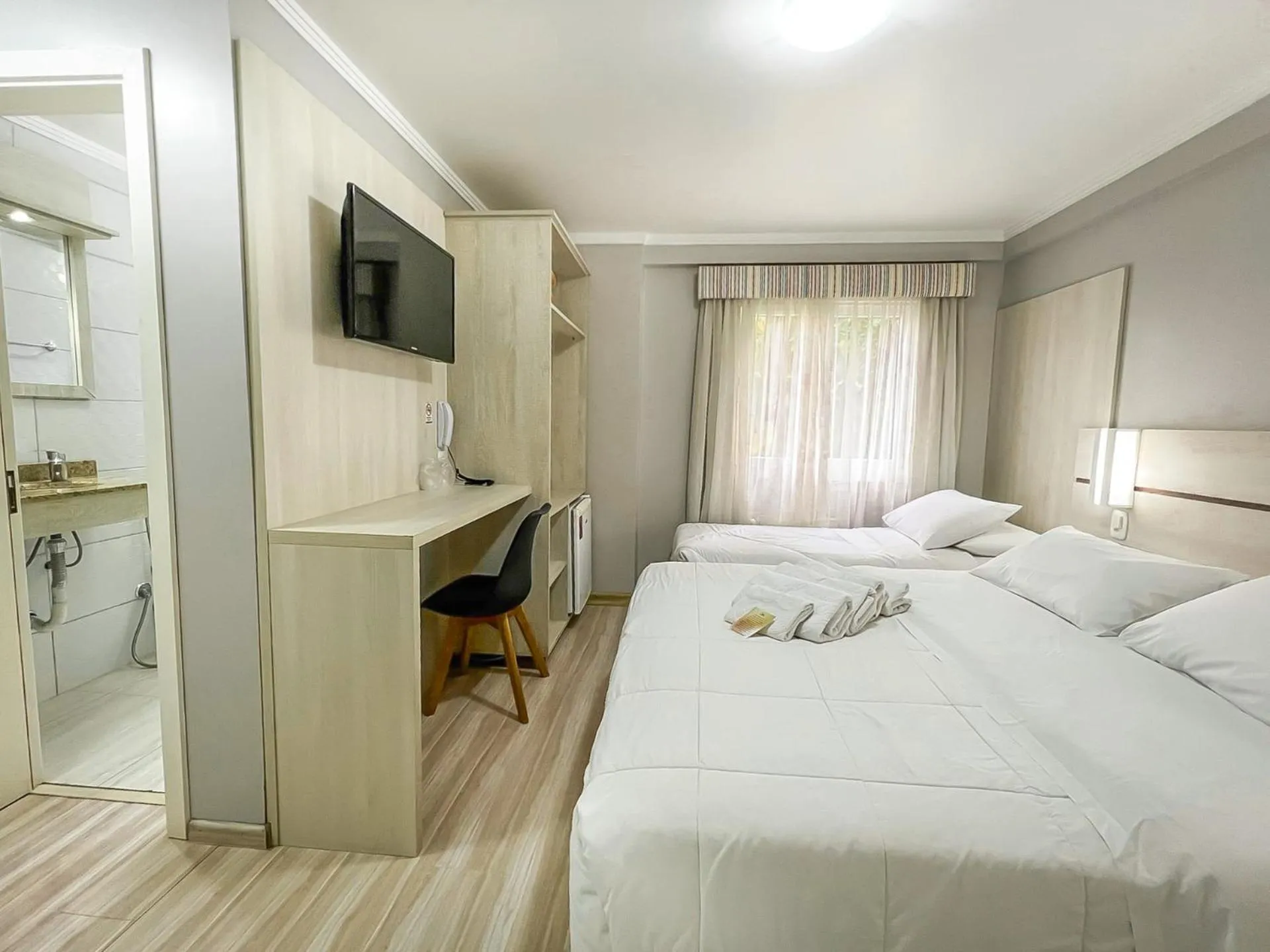 oven, Bed in Pousada Viena