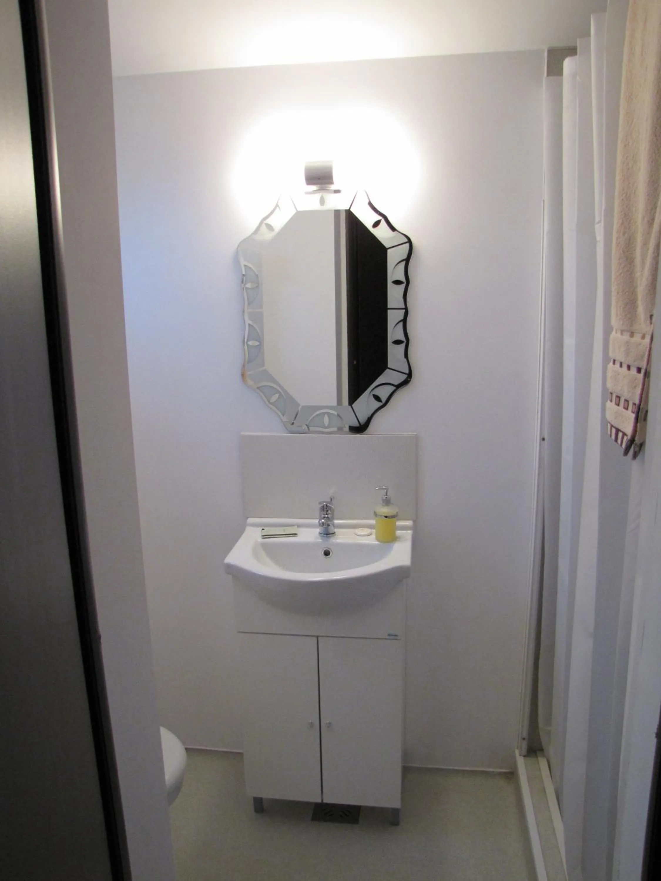 Shower in Complex Parc Pini Moinesti