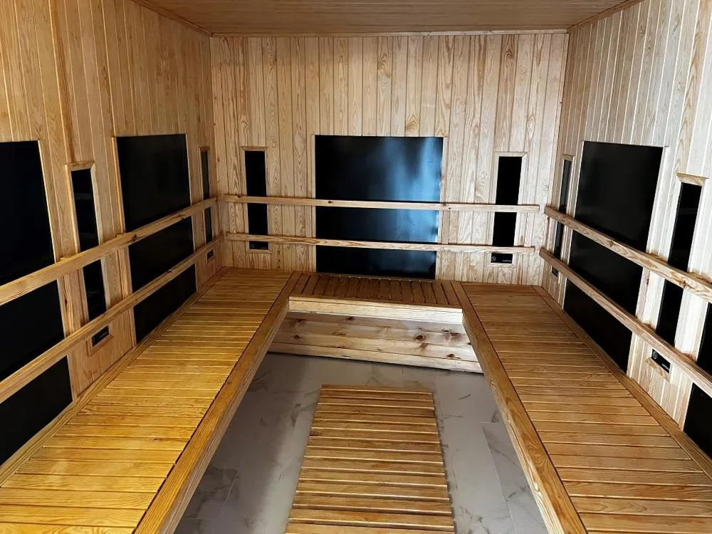 Complex Parc Pini Moinesti