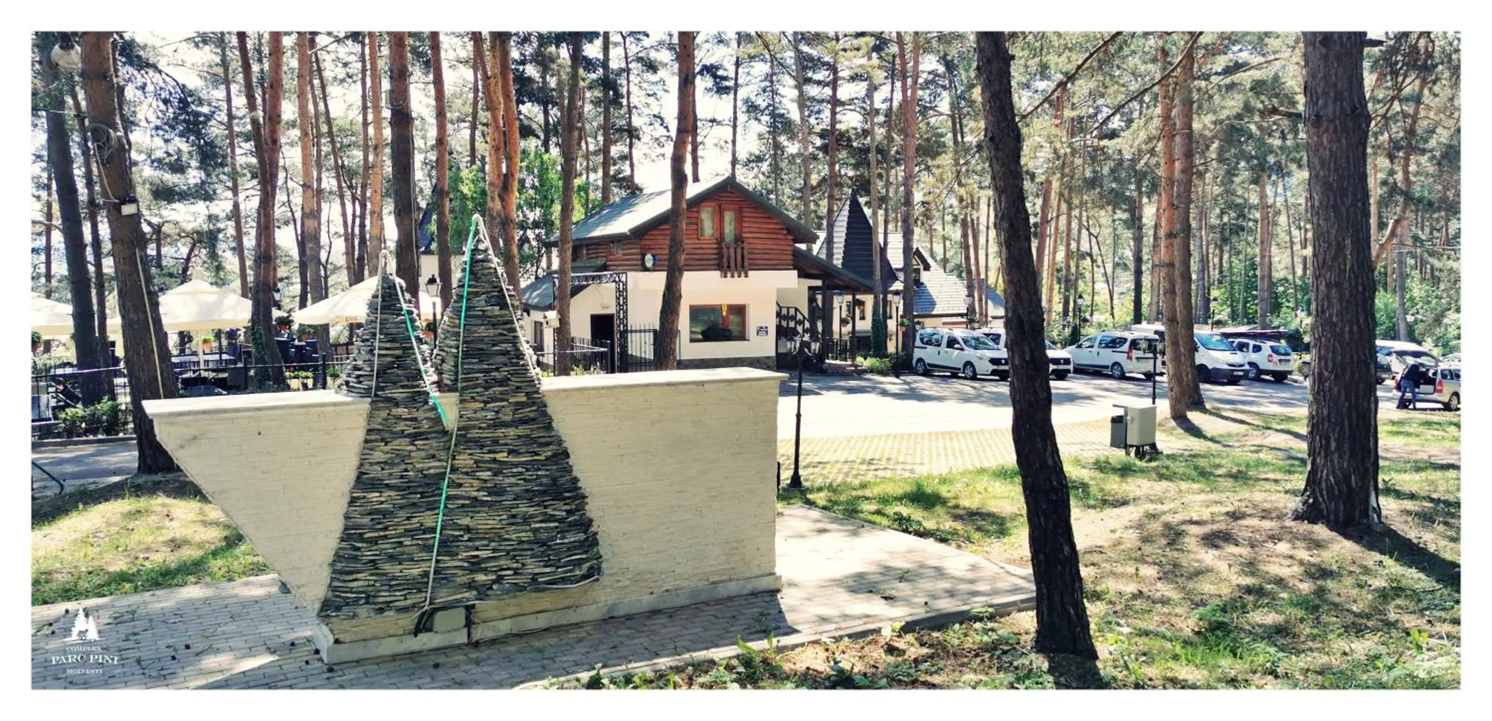 Complex Parc Pini Moinesti