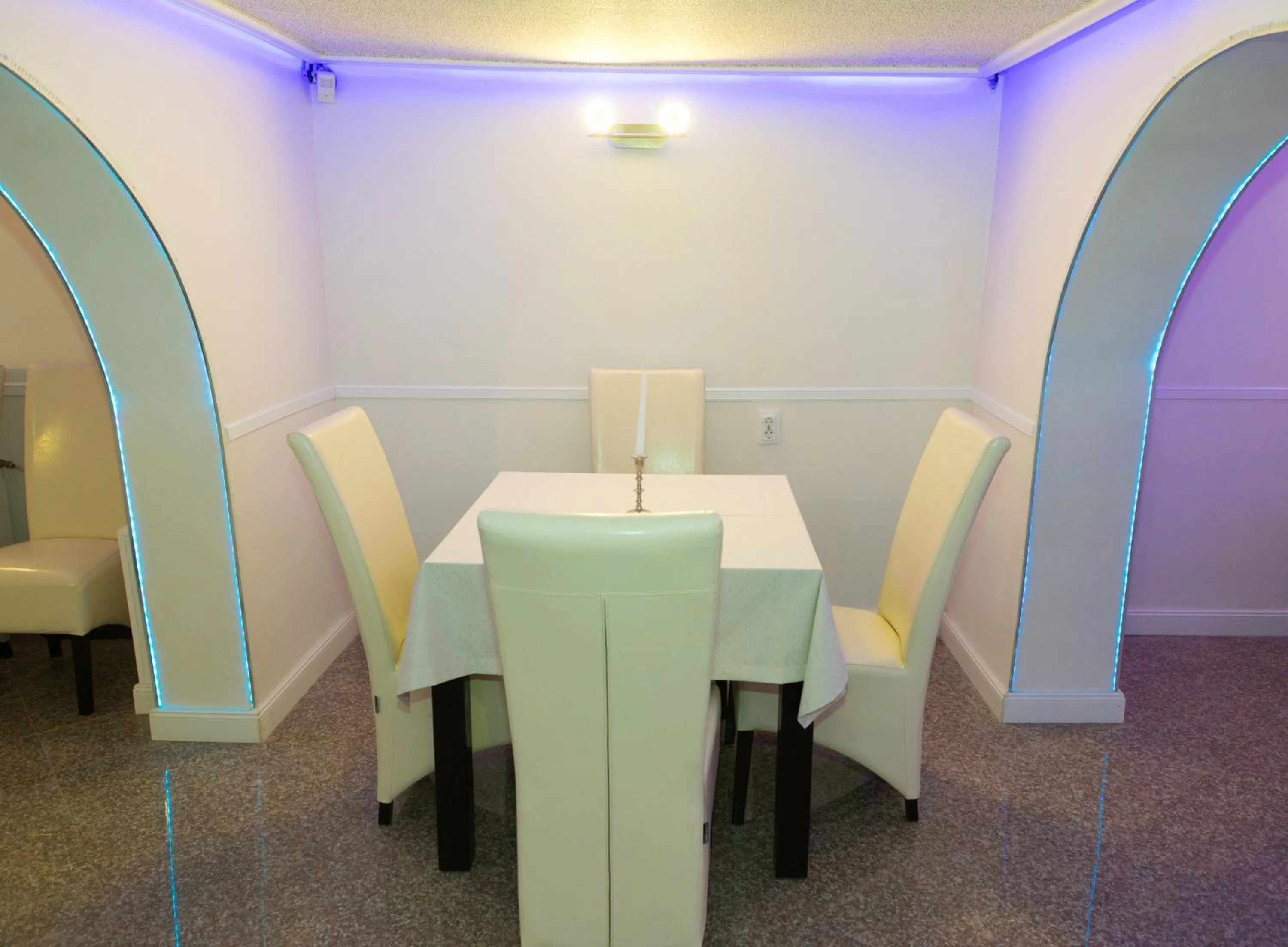 Restaurant/places to eat in Complex Parc Pini Moinesti