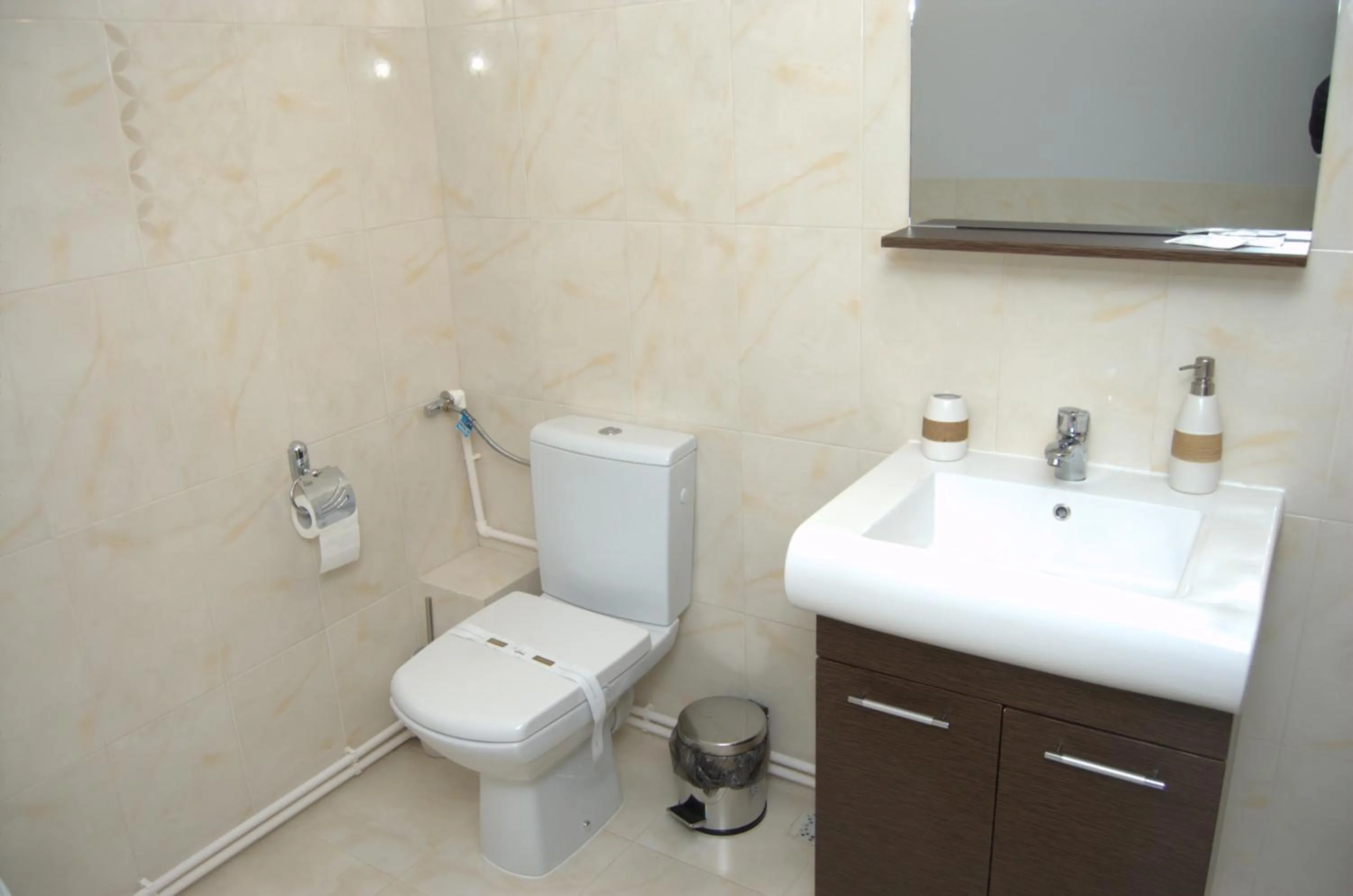 Bathroom in Complex Parc Pini Moinesti