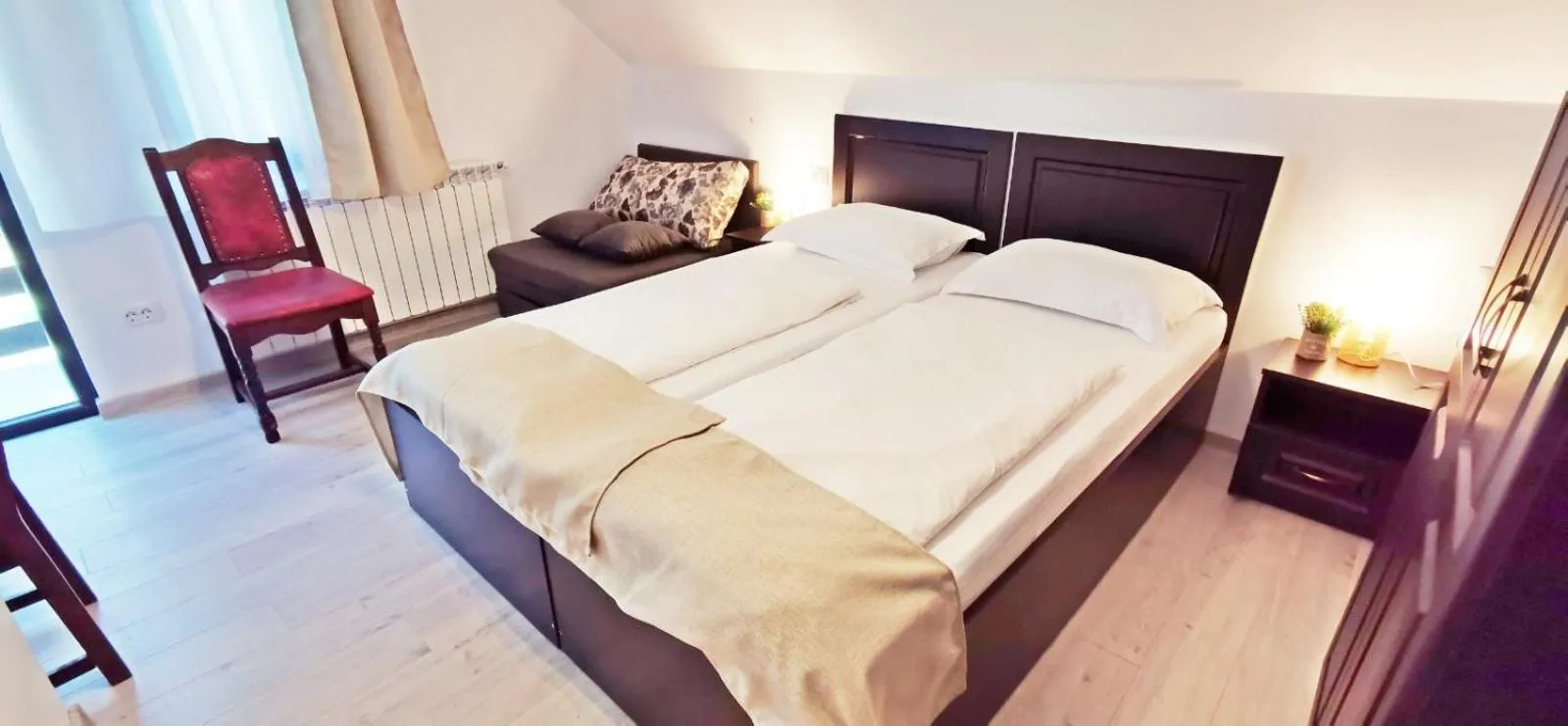 Bed in Complex Parc Pini Moinesti