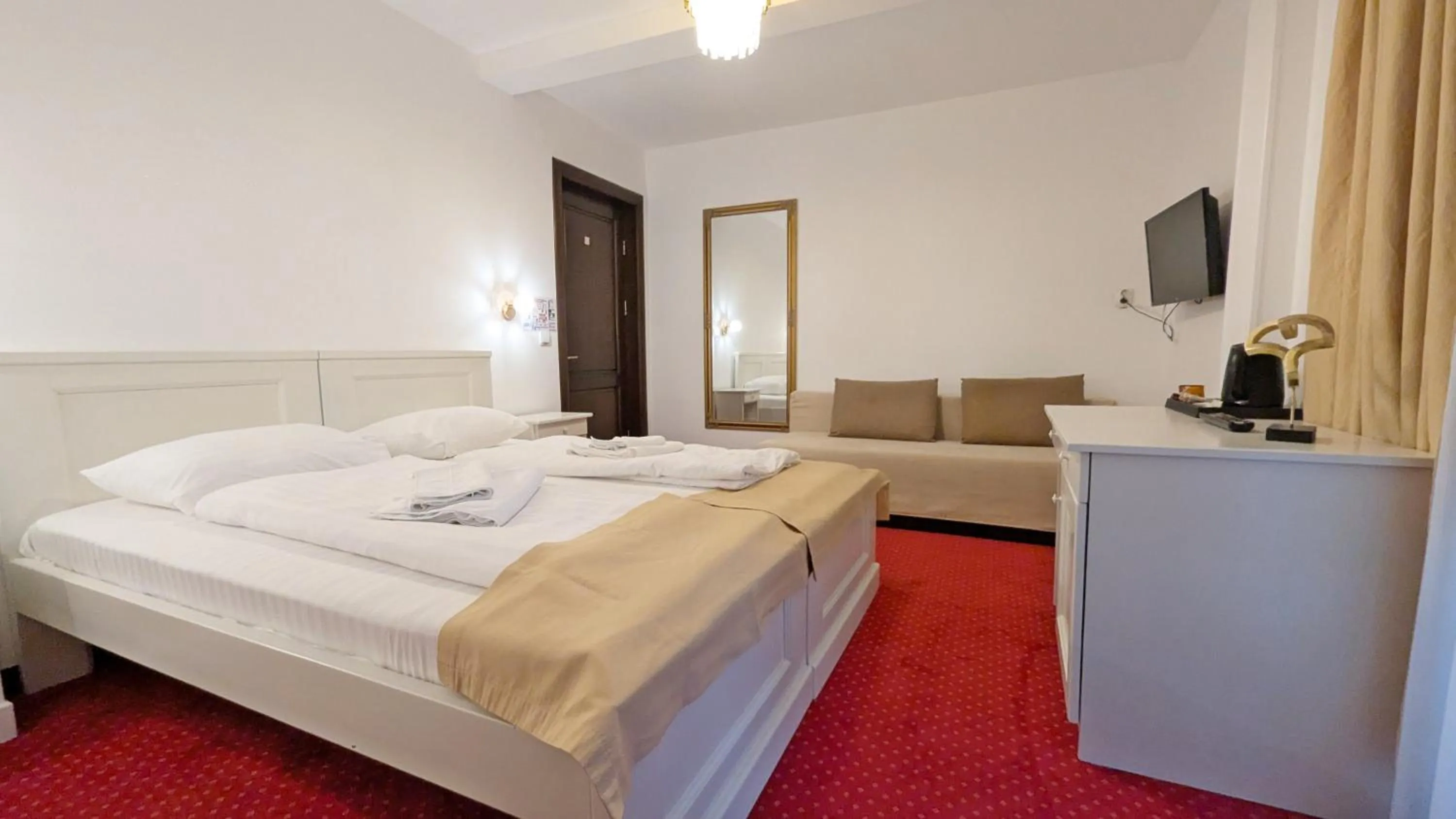 Bed in Complex Parc Pini Moinesti