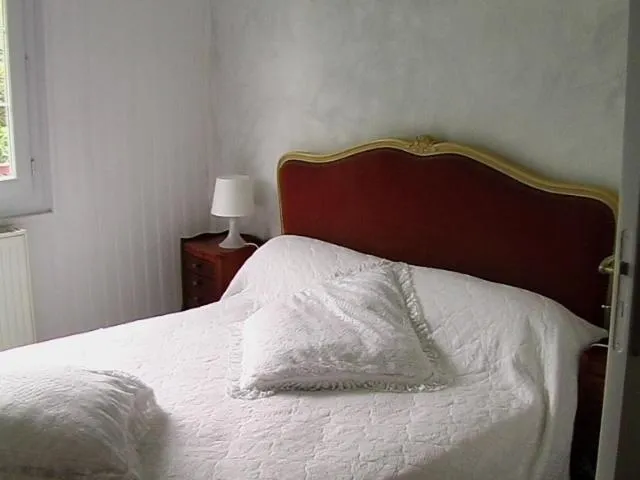 Bed in Les ID de Saint Emilion