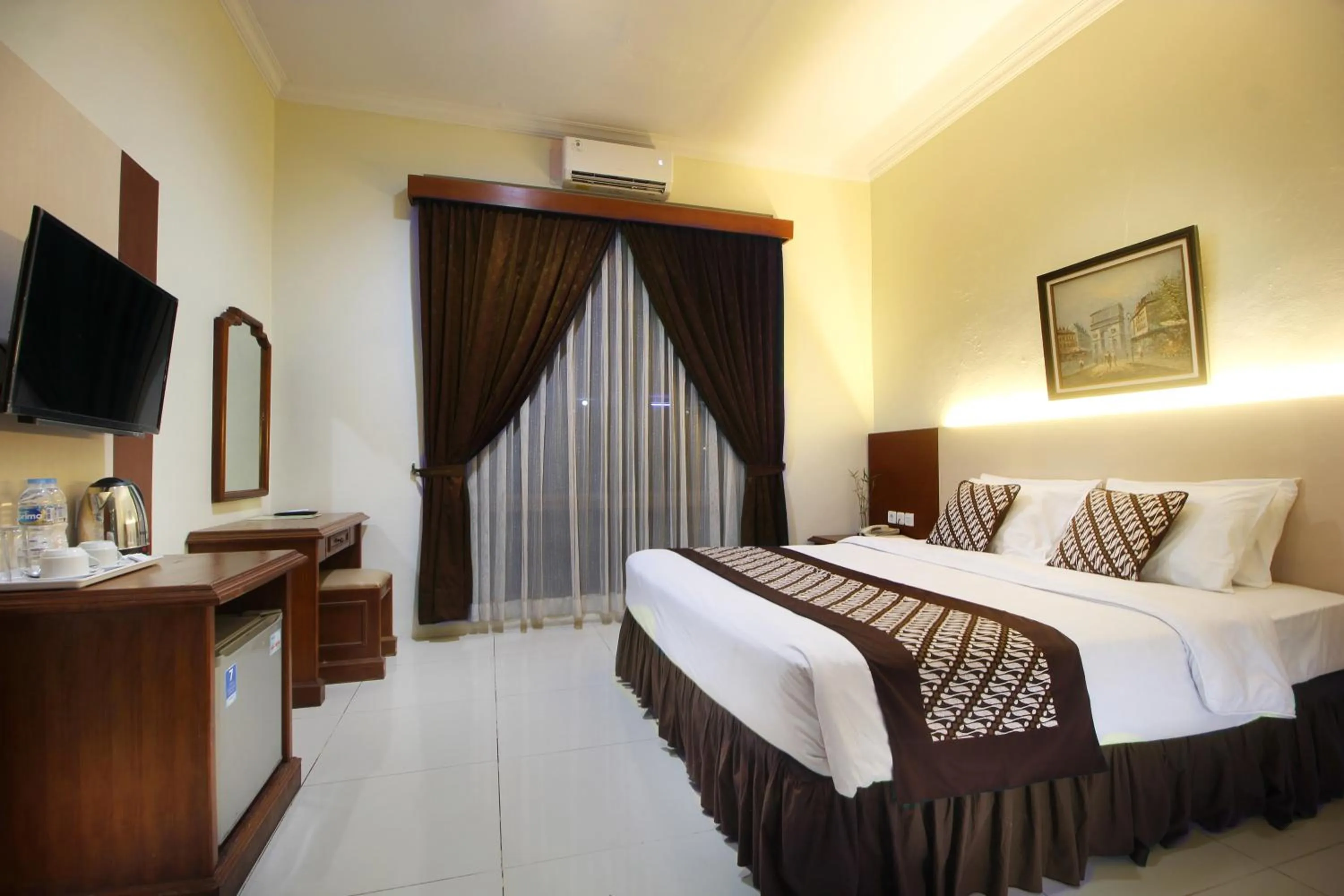 Bedroom, Bed in Hotel Grand Trisula Indramayu