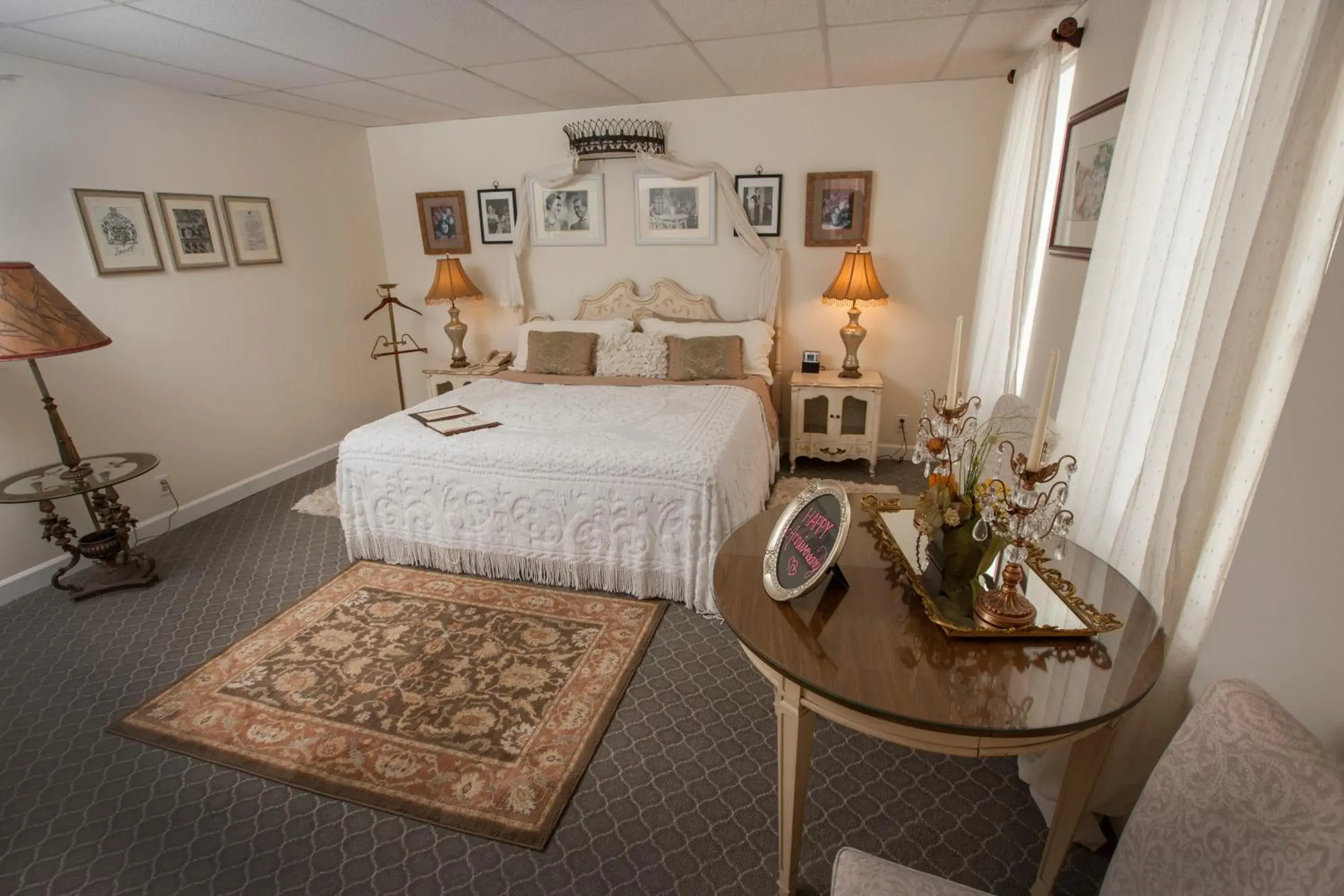 Photo of the whole room, Bed in Seminole Inn Photo of the whole room, Bed in Seminole Inn