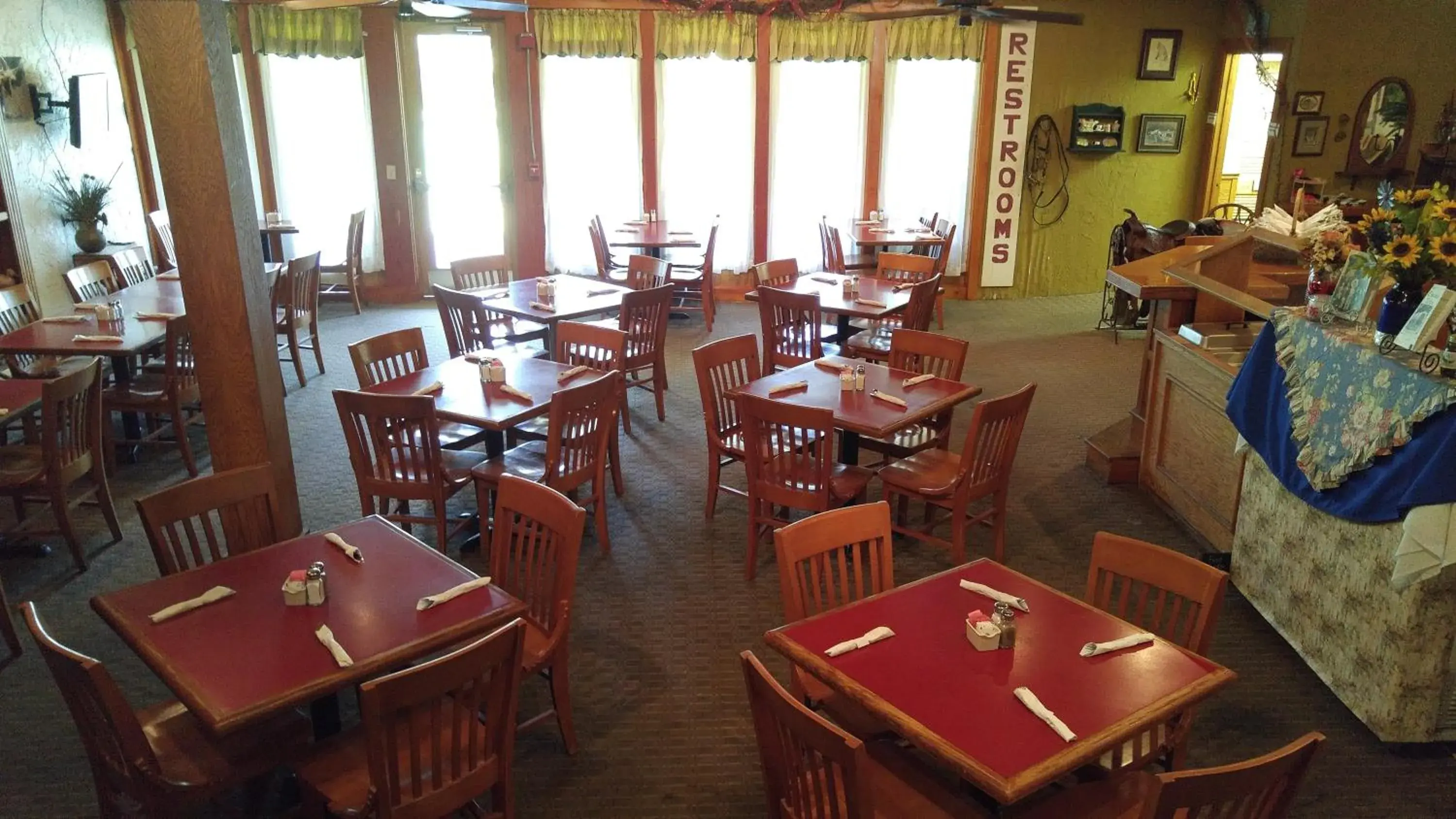 Restaurant/places to eat in Seminole Inn Restaurant/places to eat in Seminole Inn