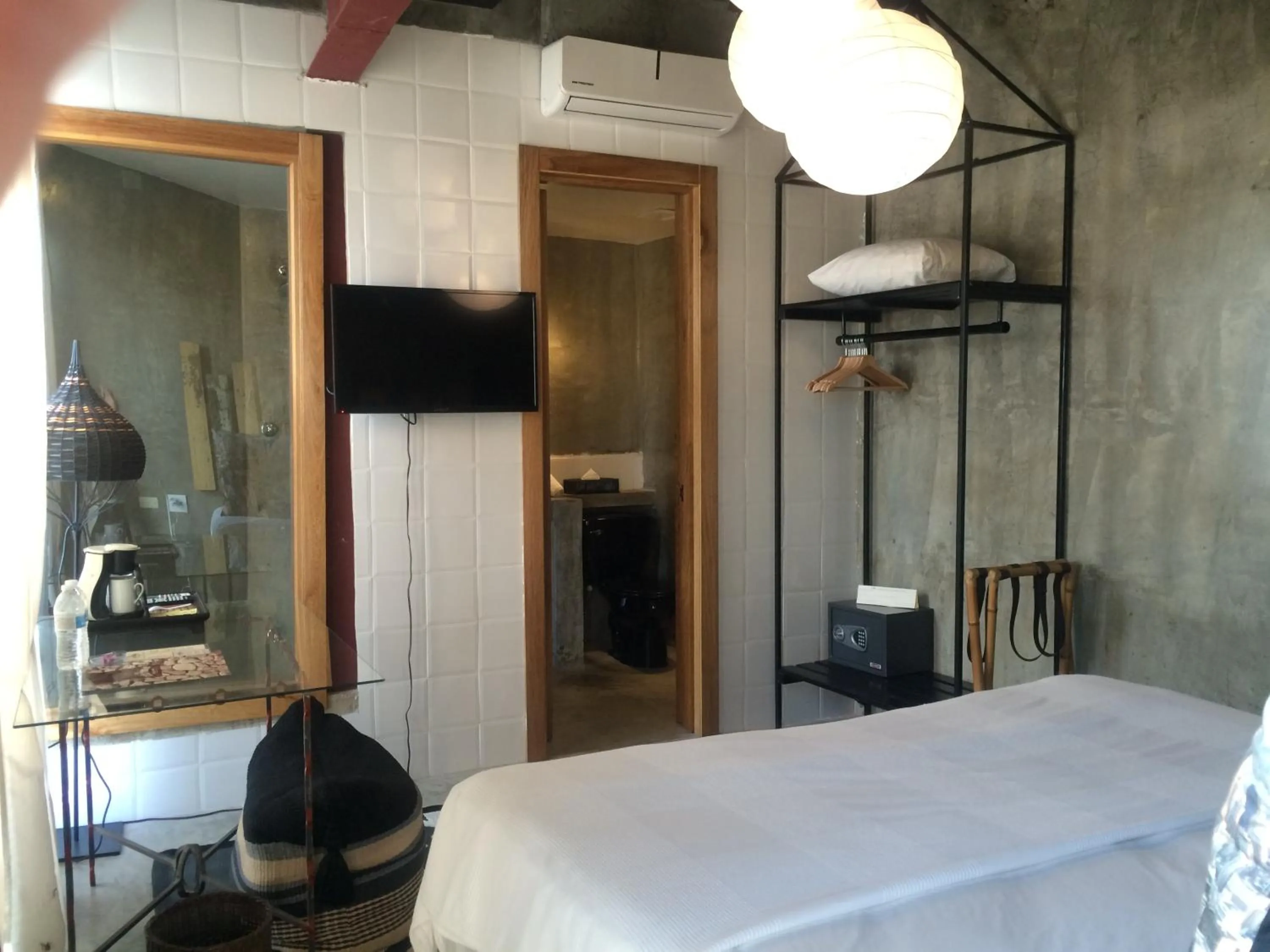 Shower, Bed in Hotel Casa Panama