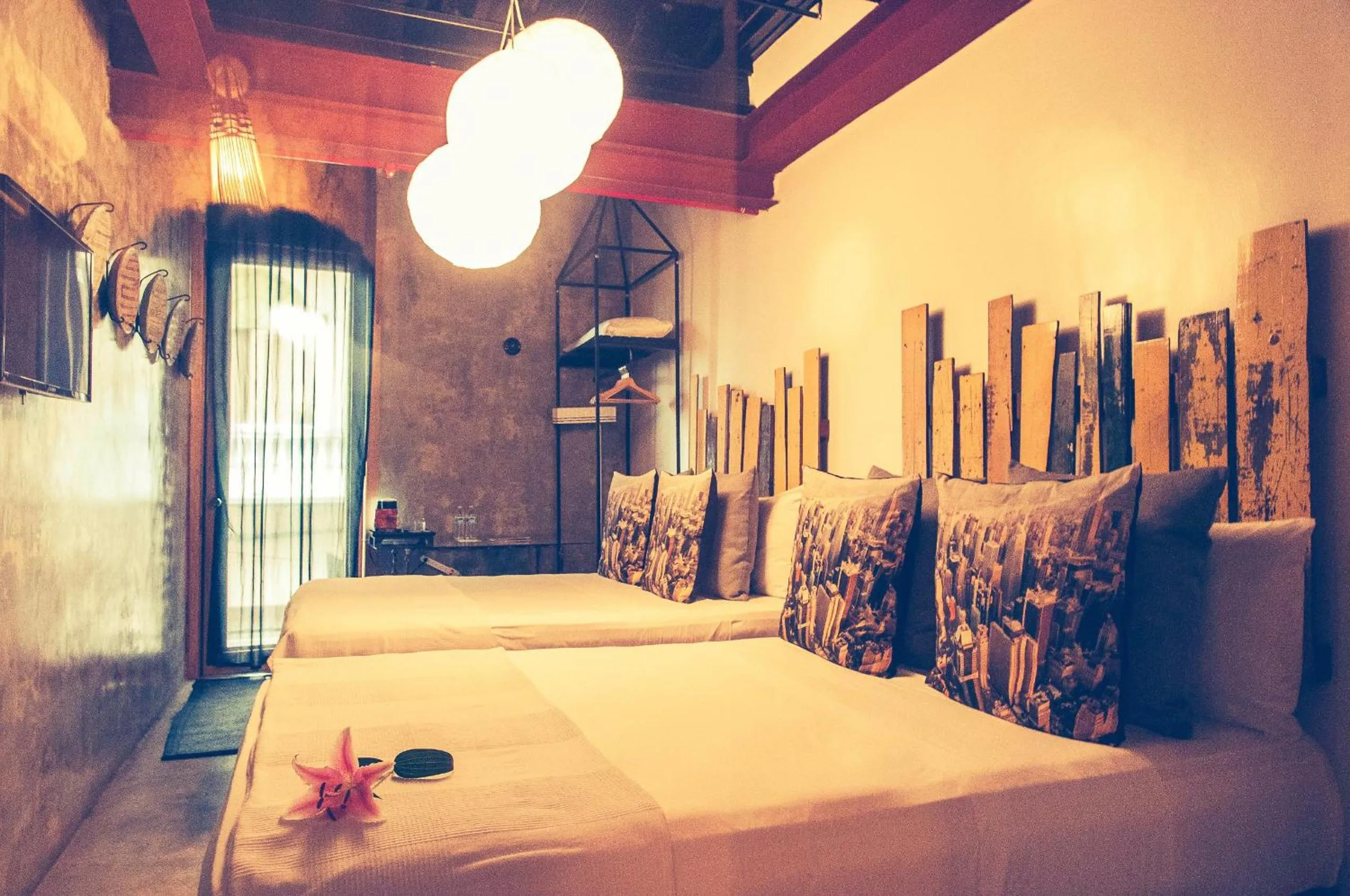 Shower, Bed in Hotel Casa Panama