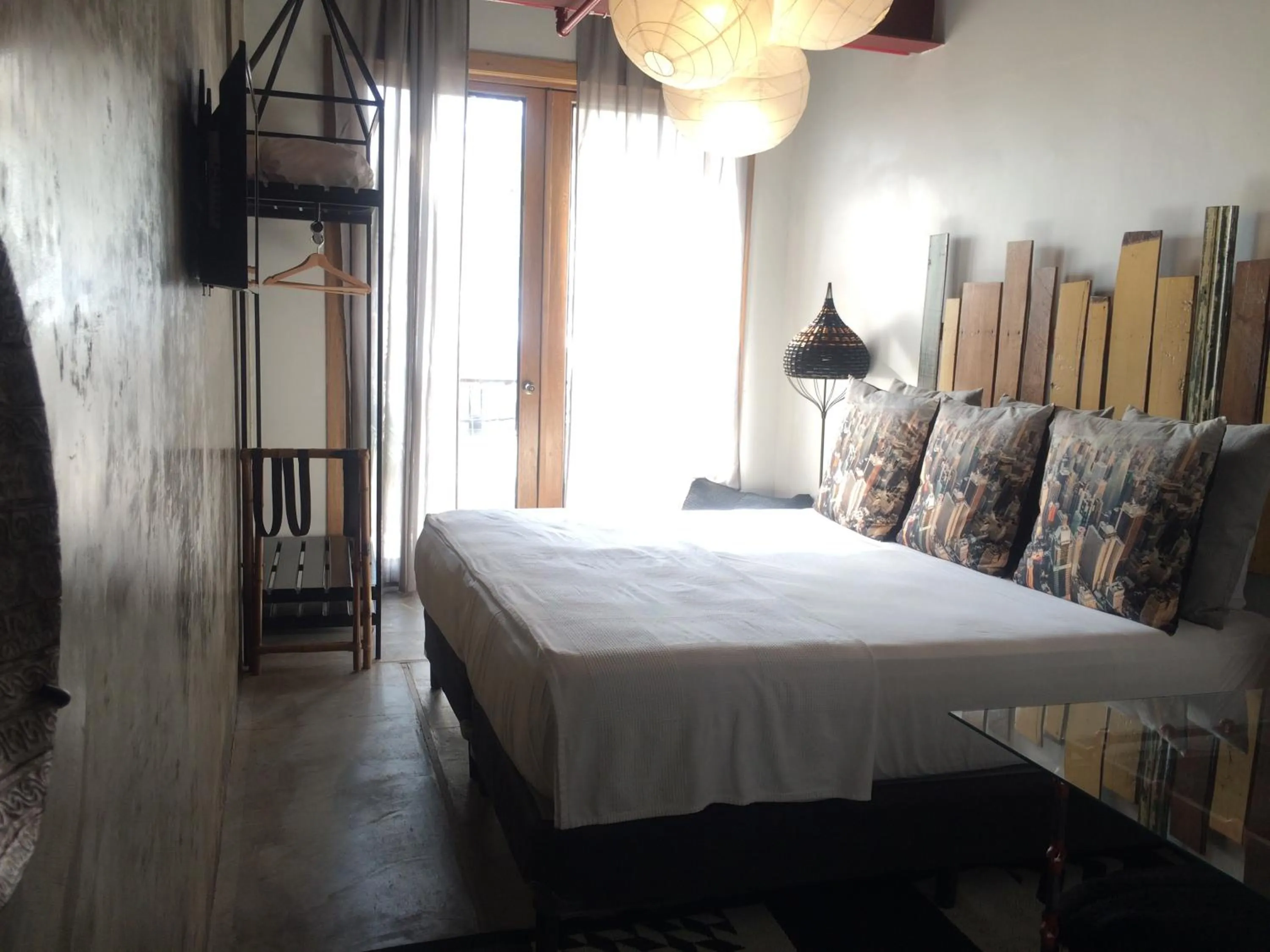 Shower, Bed in Hotel Casa Panama