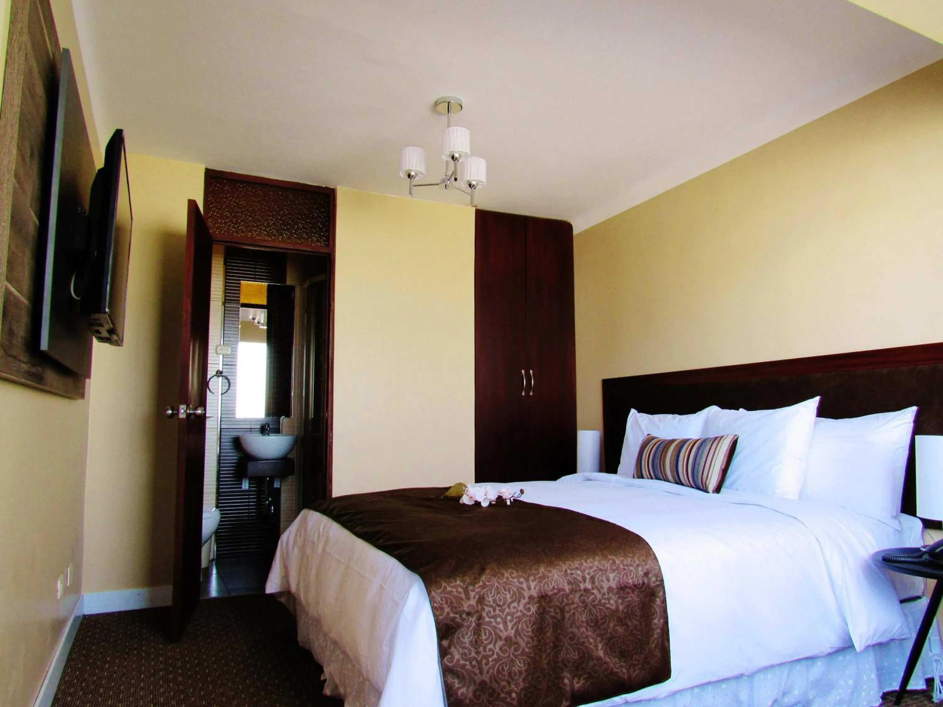 Bed in Los Leones Hotel Boutique