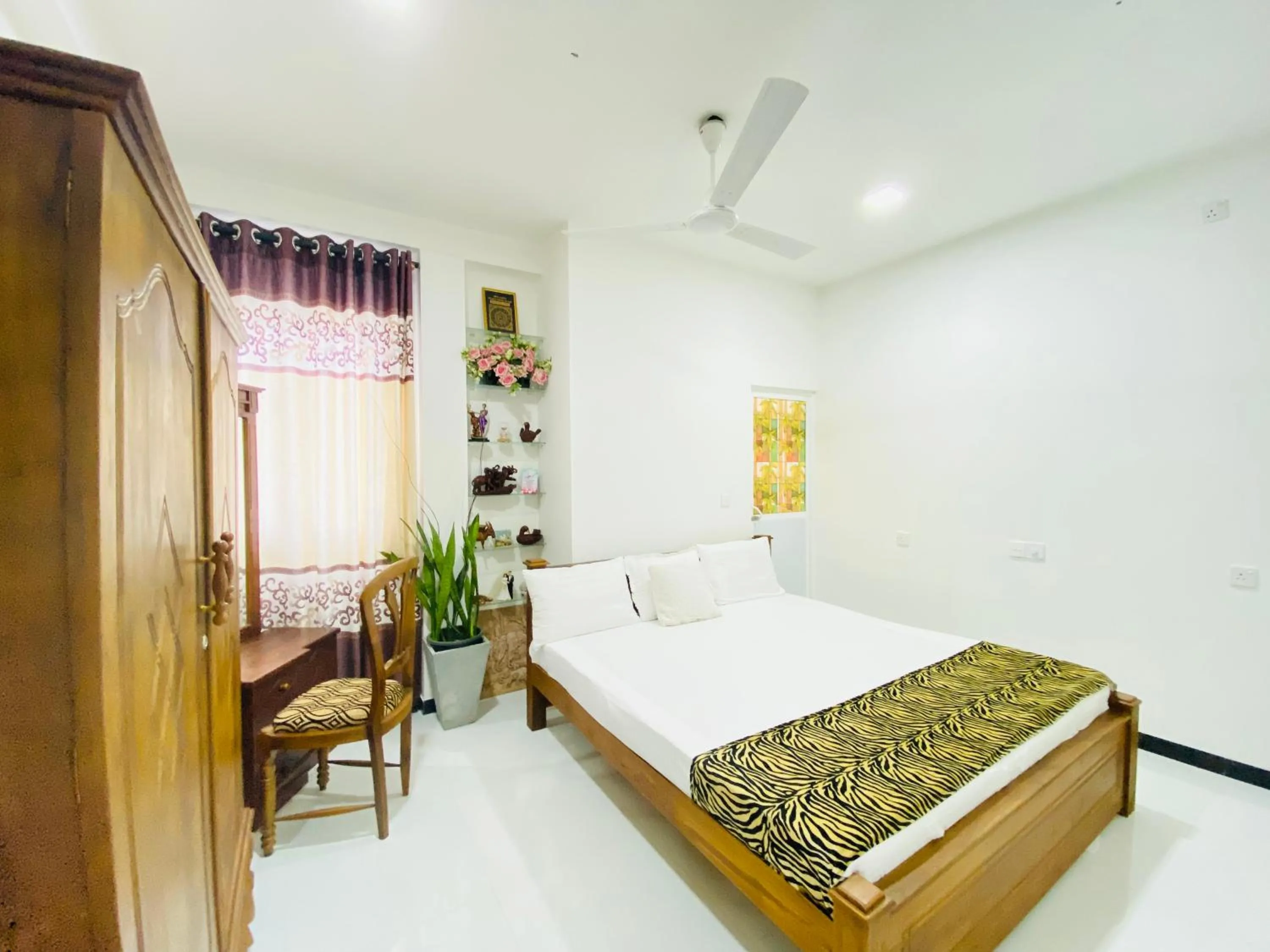 Double Room in Hikka Heaven Guest House
