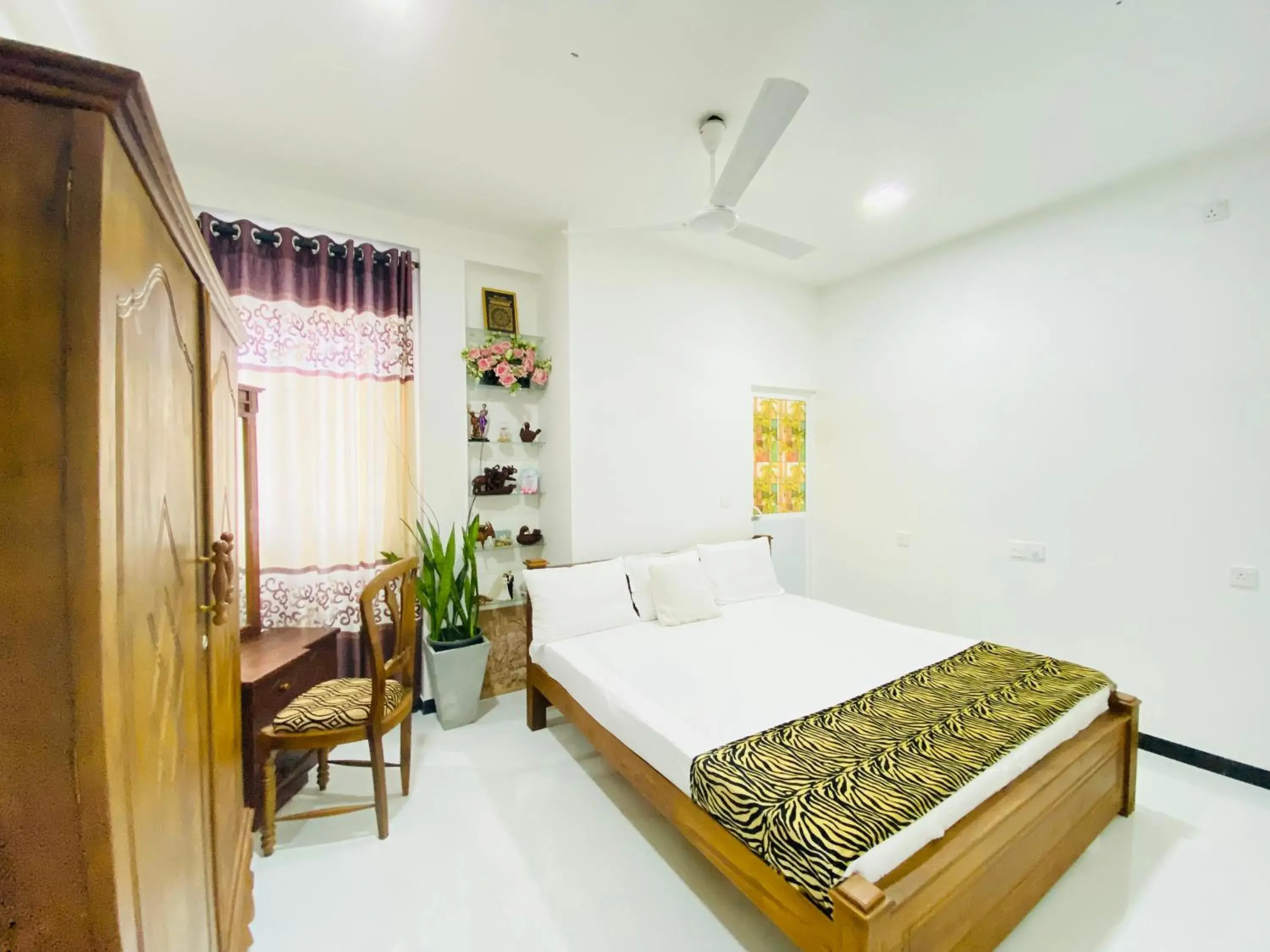 Double Room in Hikka Heaven Guest House Double Room in Hikka Heaven Guest House