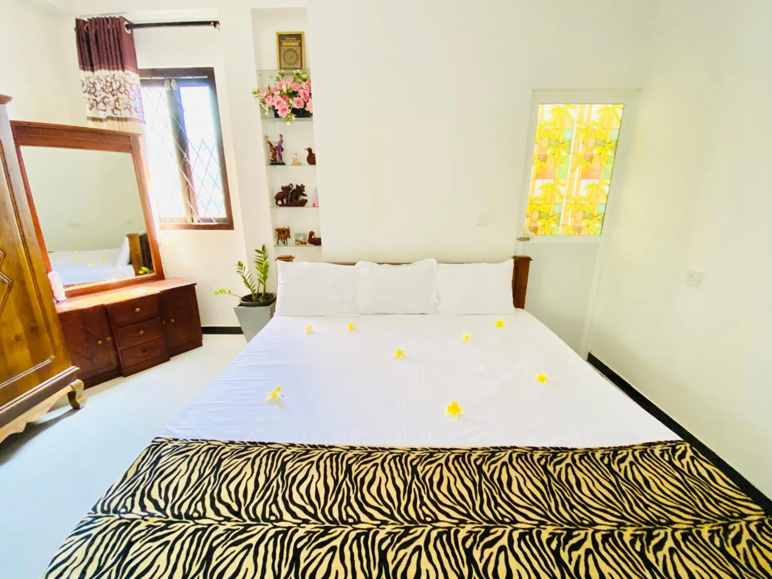 Double Room in Hikka Heaven Guest House