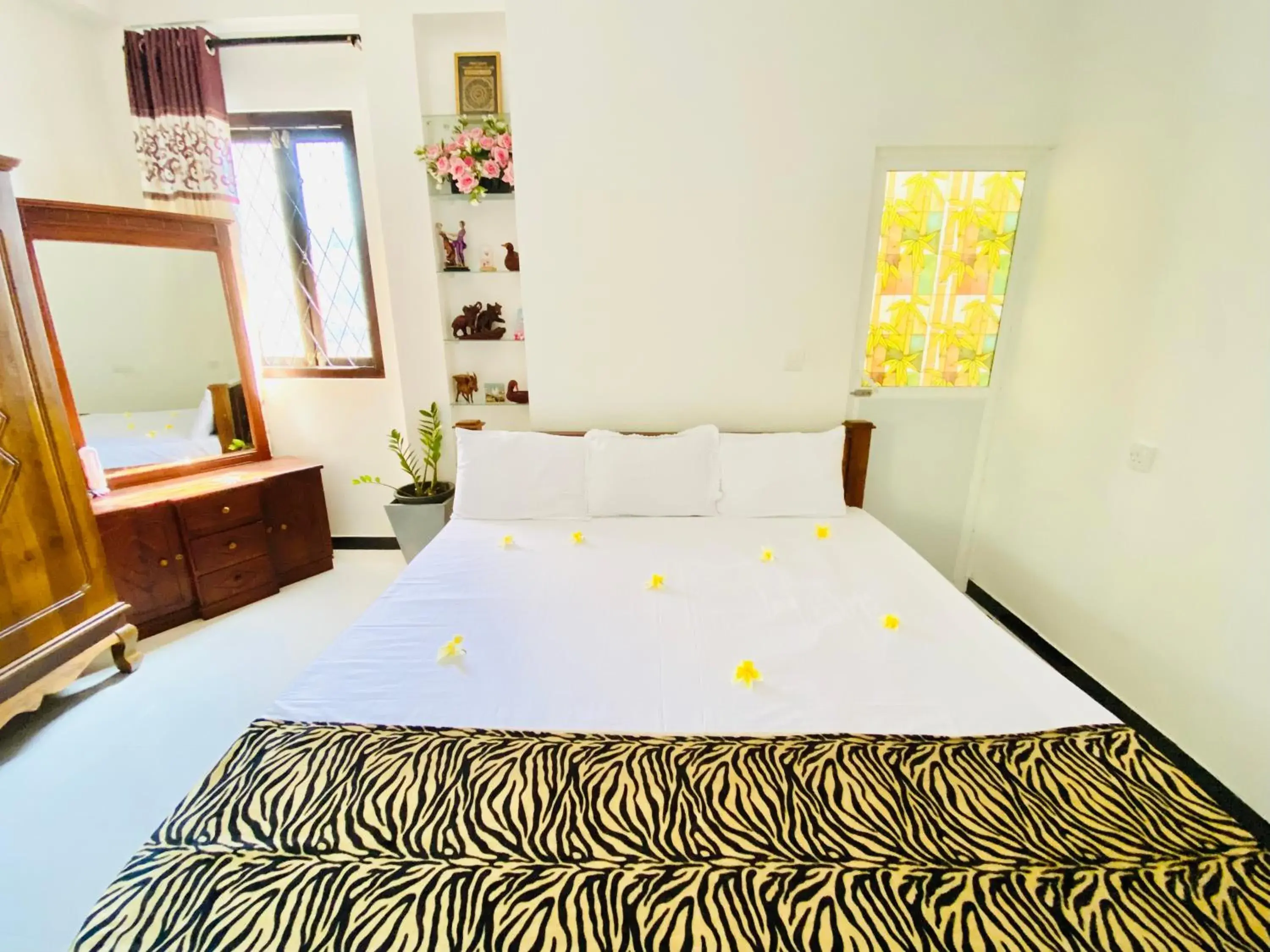 Double Room in Hikka Heaven Guest House Double Room in Hikka Heaven Guest House