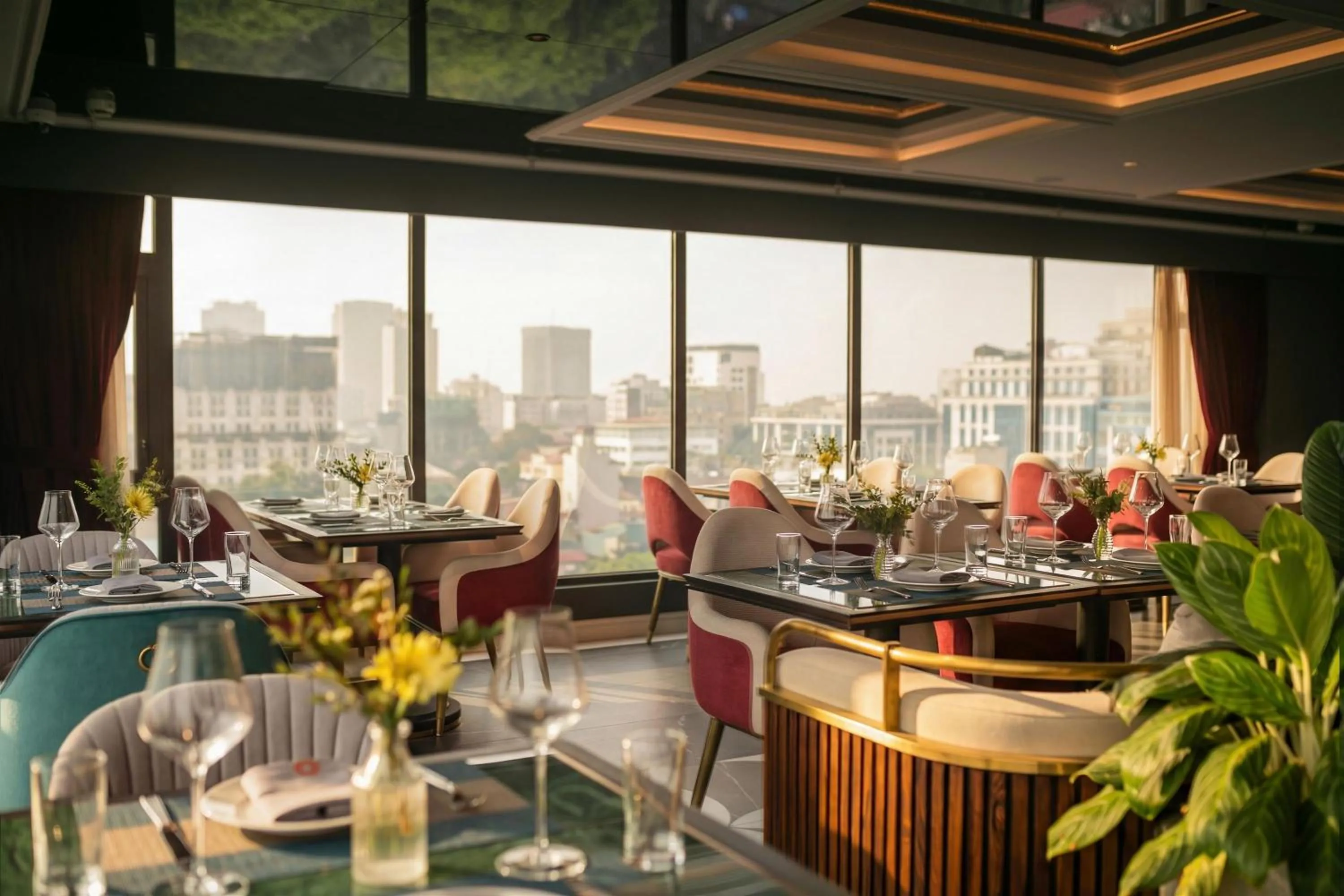 Restaurant/places to eat in Heritage Ham Long Hotel and Spa