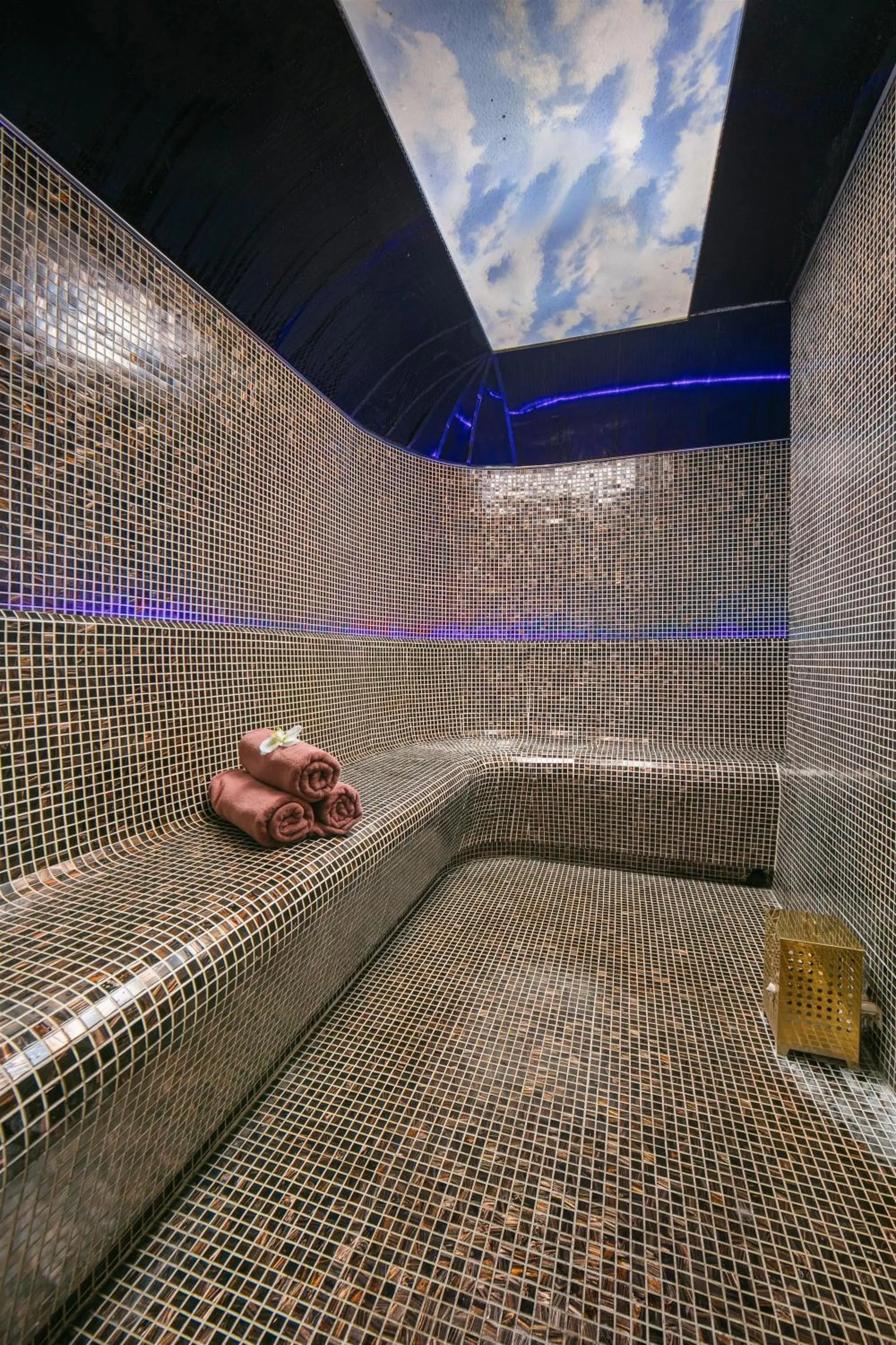 Steam room in Heritage Ham Long Hotel and Spa