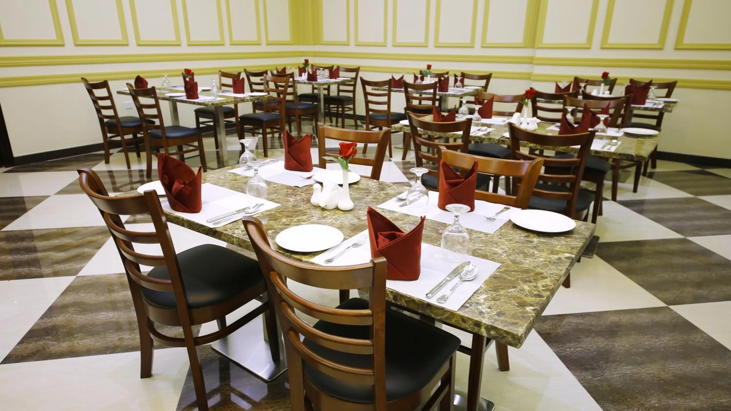 Restaurant/places to eat in Muscat International Hotel Plaza