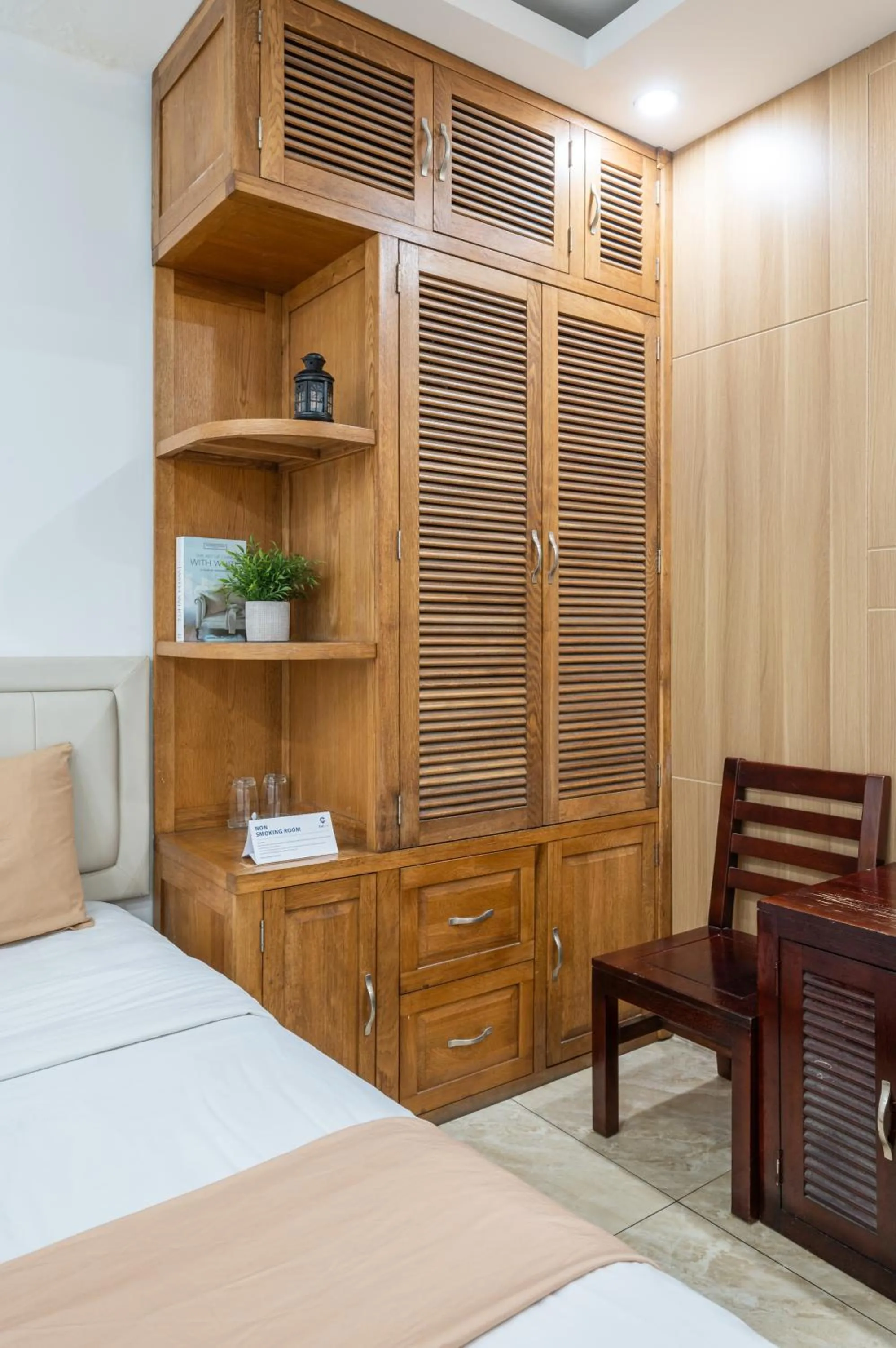 wardrobe, Bed in Cozrum - New Sun Hotel
