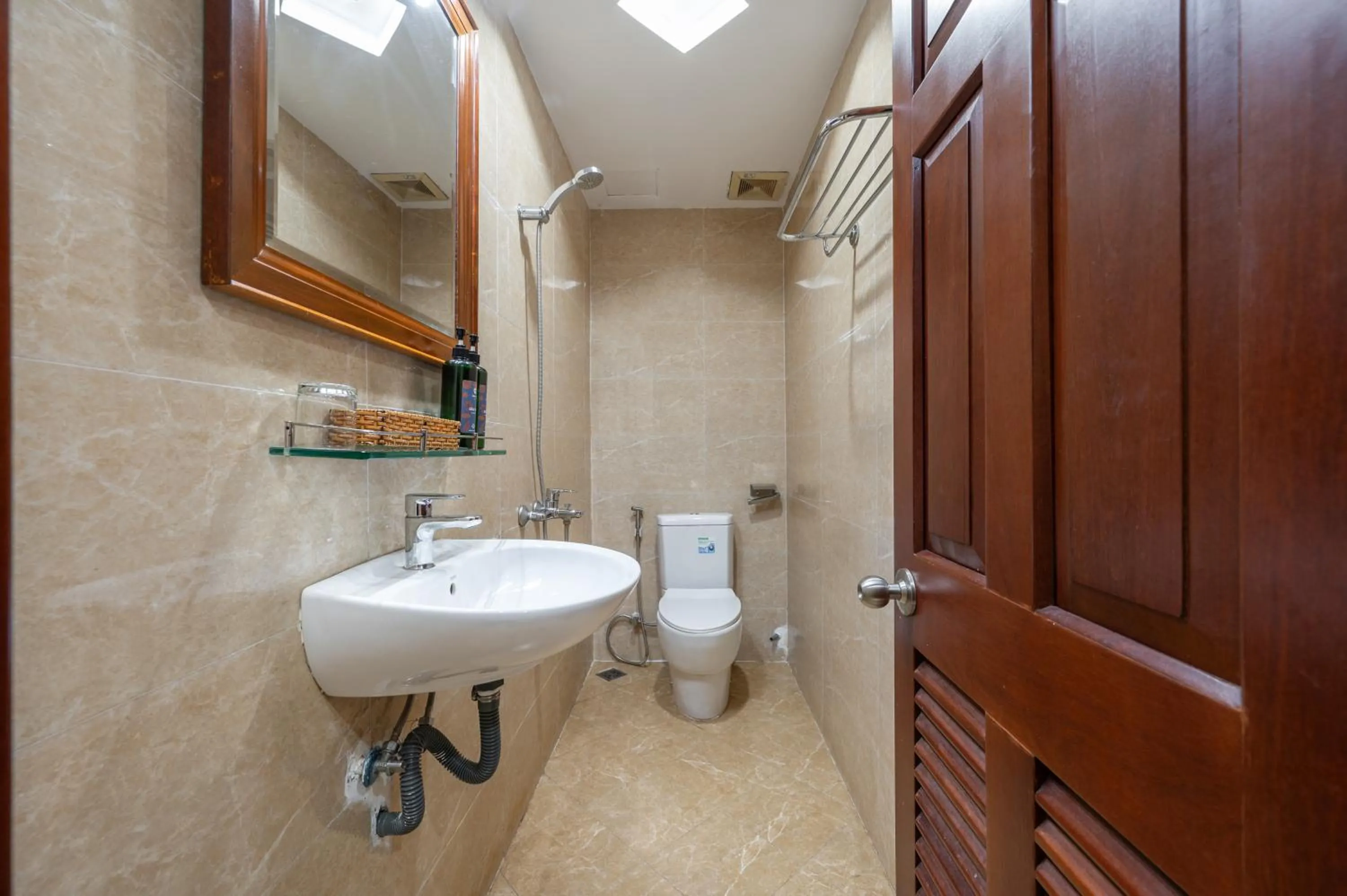 Shower in Cozrum - New Sun Hotel