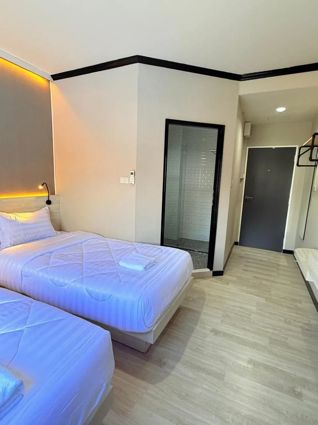 Twin Room in Luck Hotel Huai Khwang MRT Ratchada