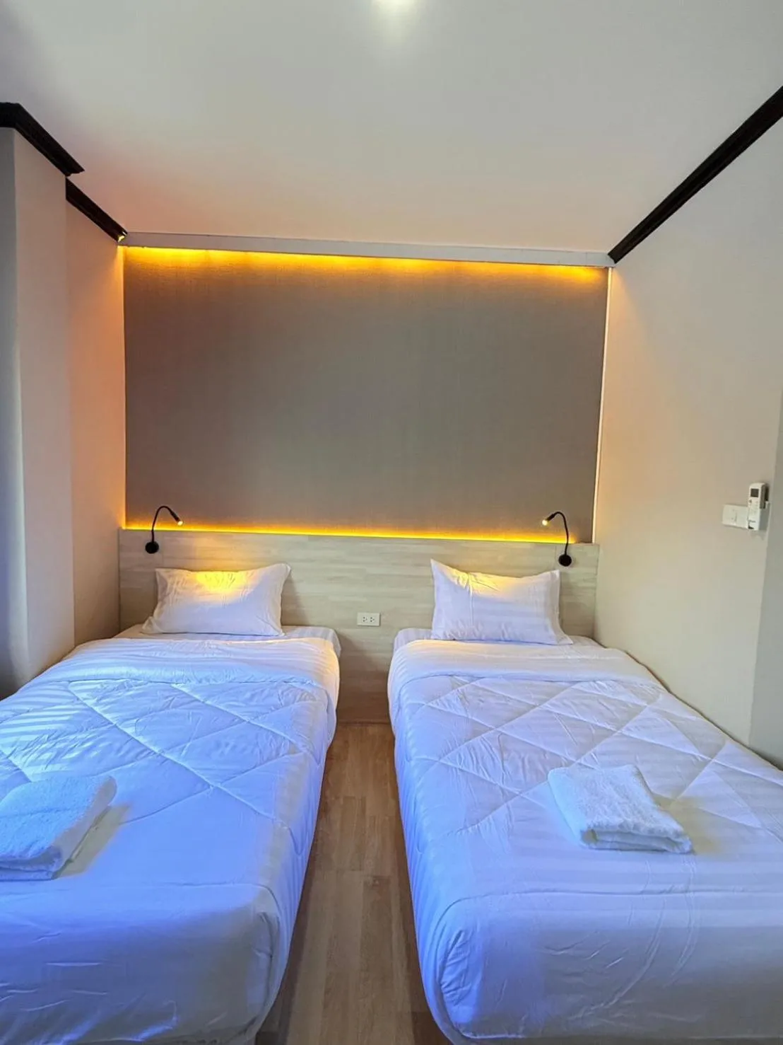Twin Room in Luck Hotel Huai Khwang MRT Ratchada