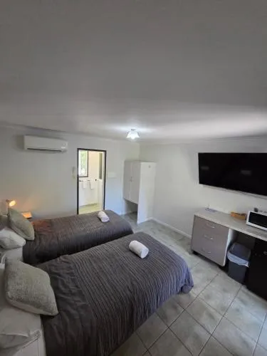 Agnes Palms Motel