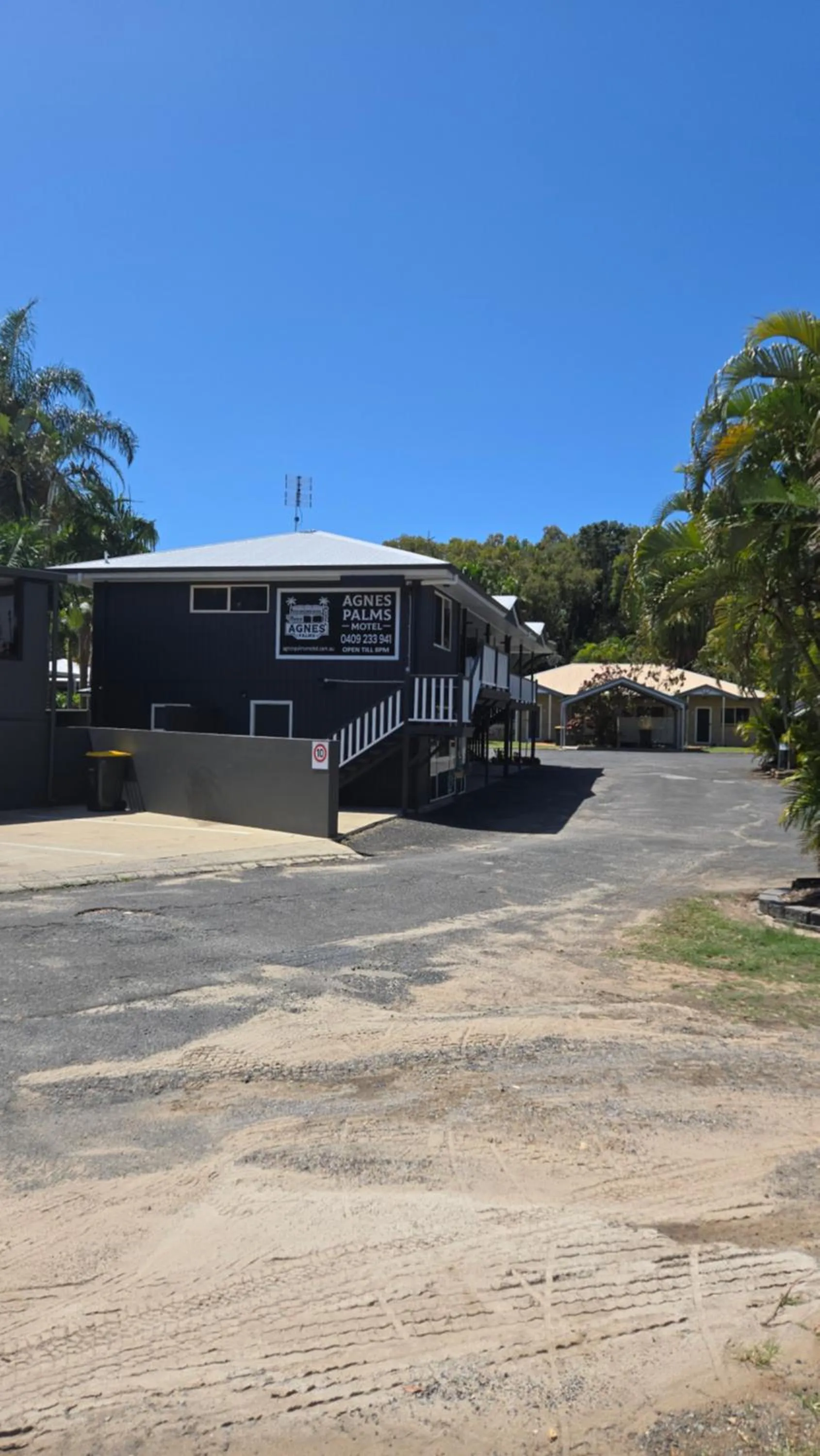 Property building in Agnes Palms Motel