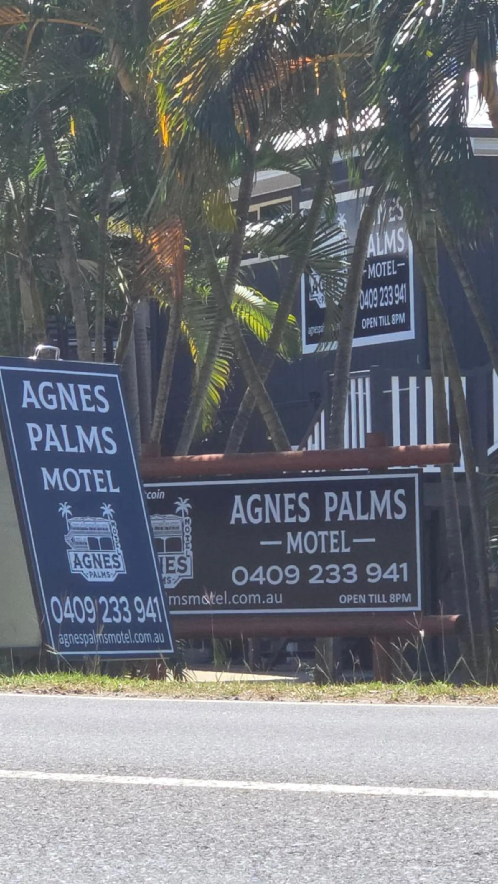 Property building in Agnes Palms Motel