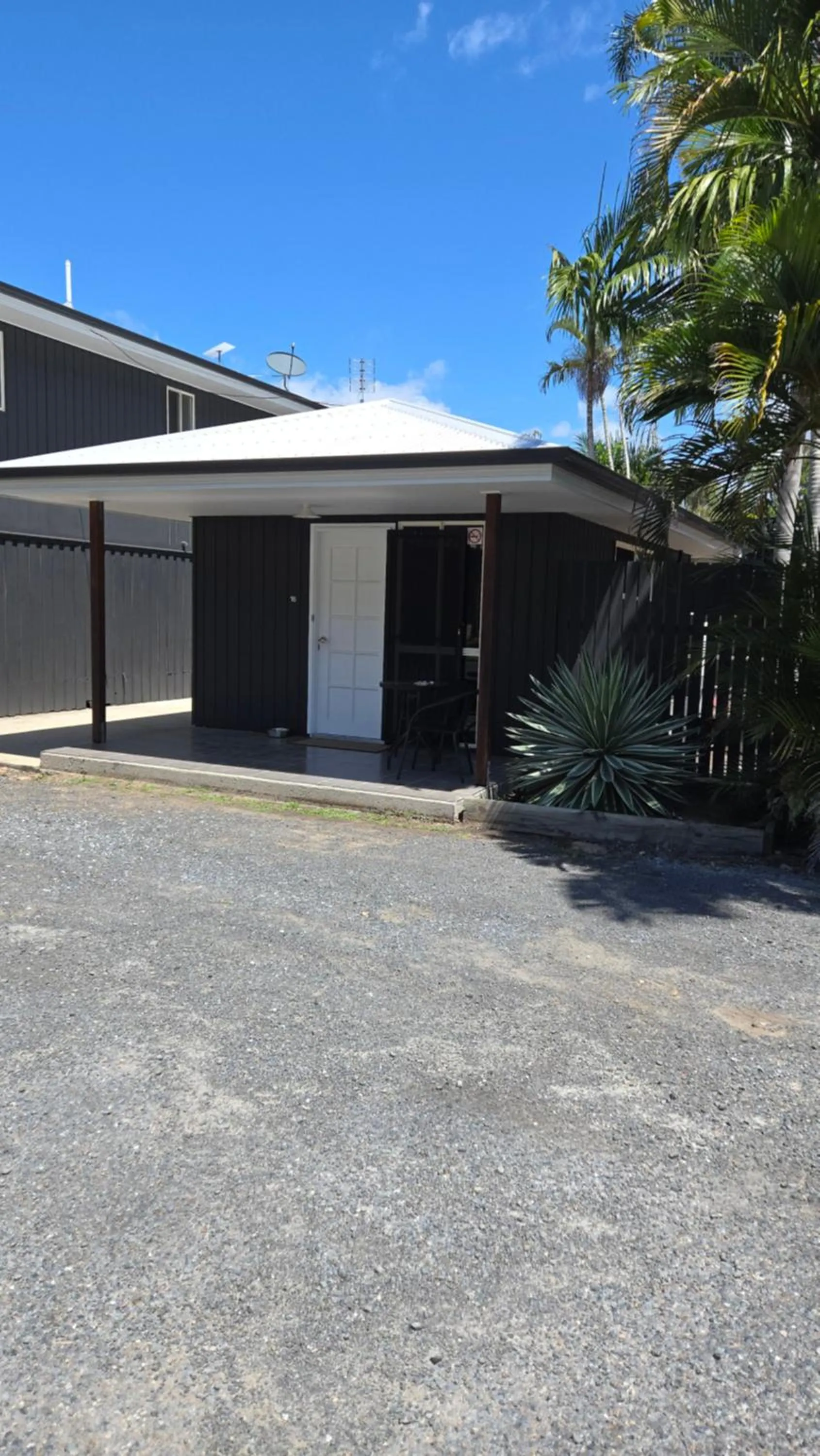 Property building in Agnes Palms Motel