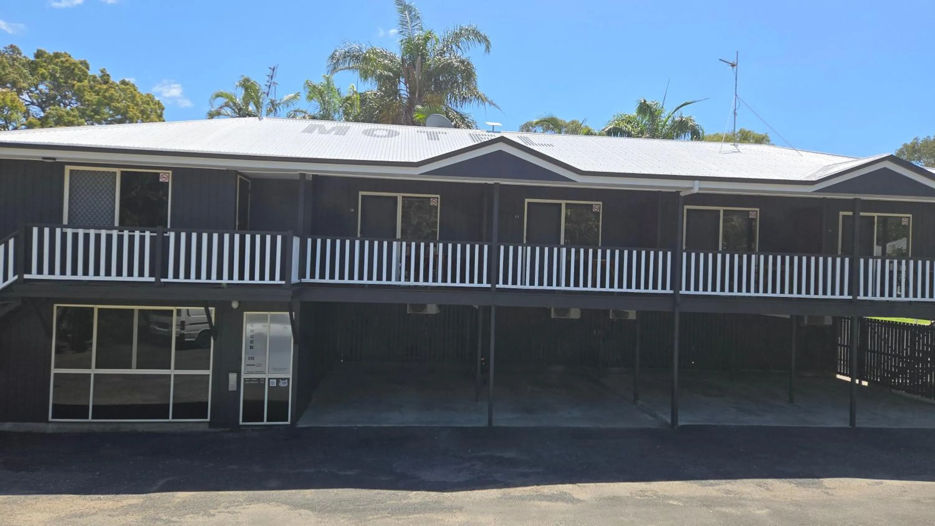 Property building in Agnes Palms Motel