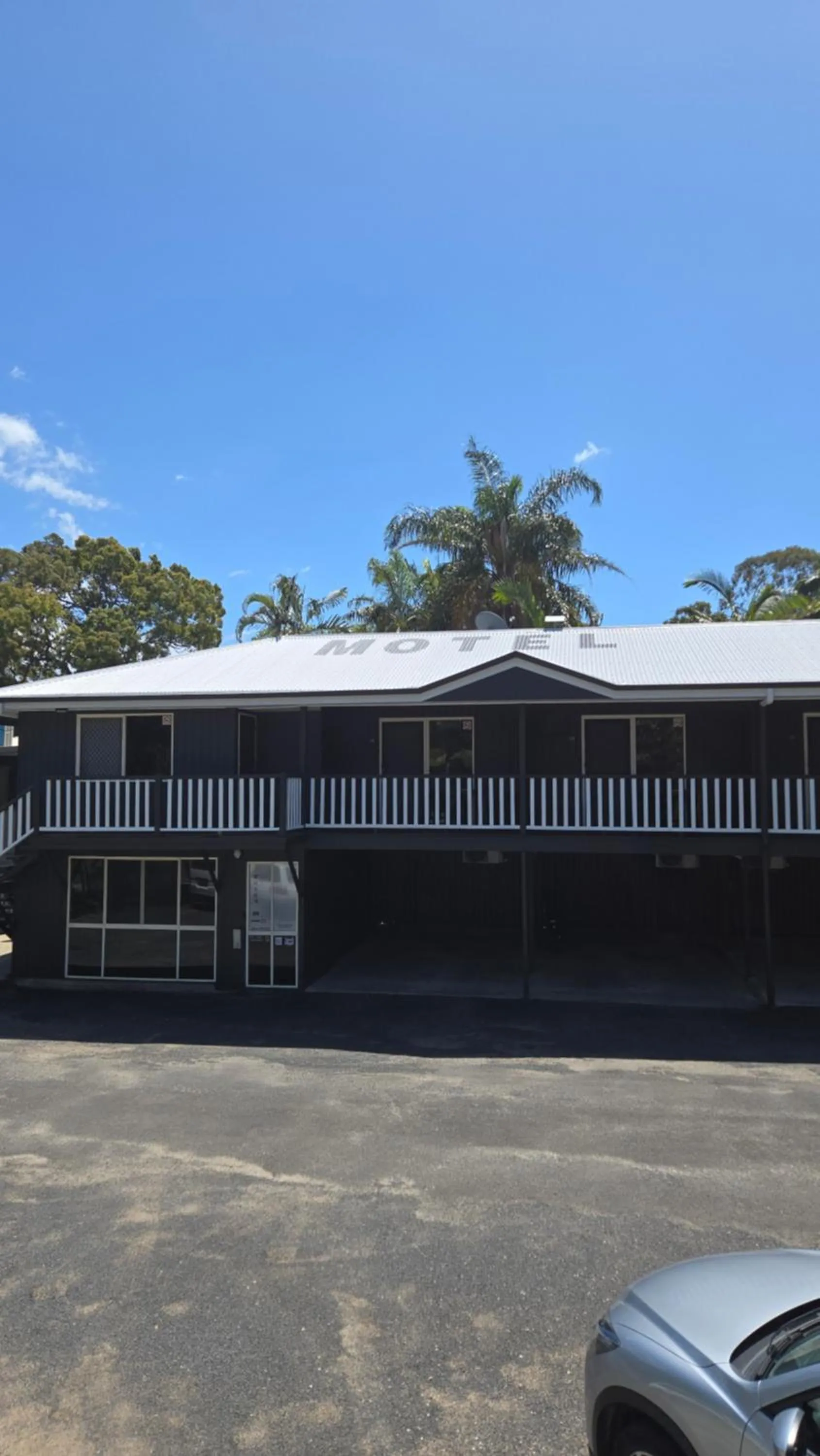 Property building in Agnes Palms Motel